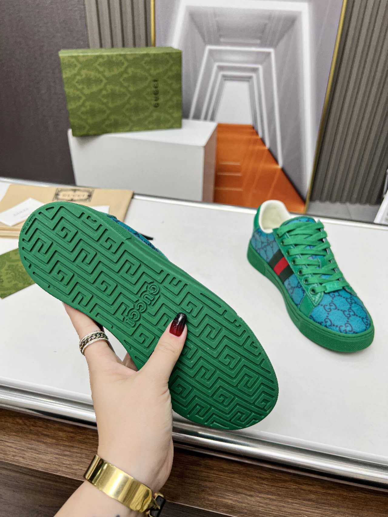Gucci shoe