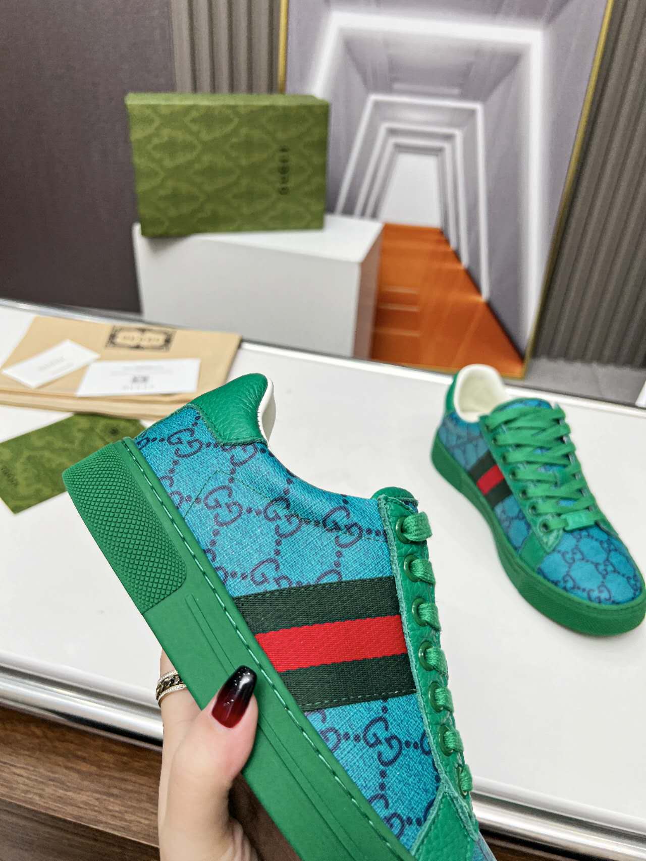 Gucci shoe