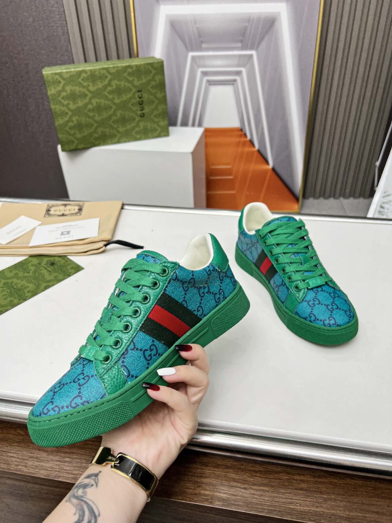 Gucci shoe