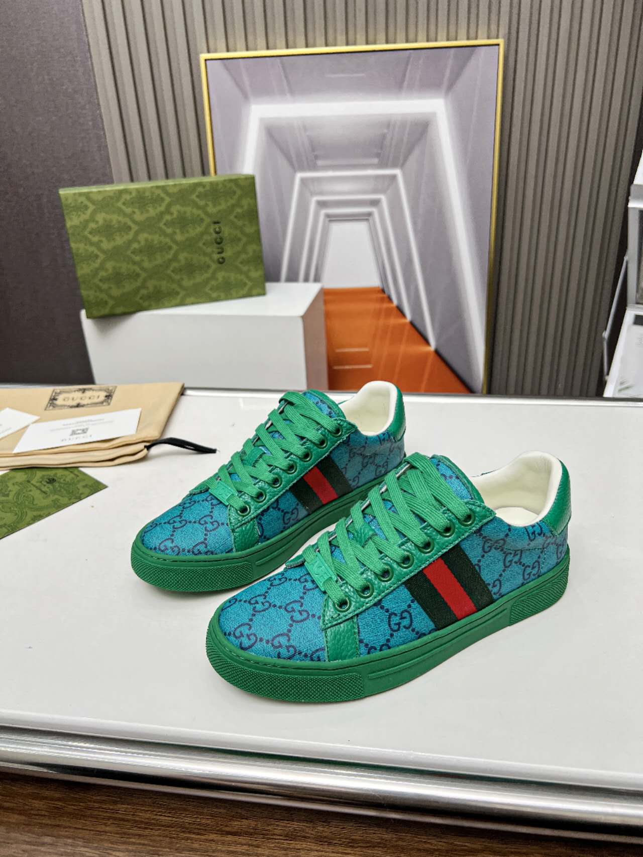 Gucci shoe