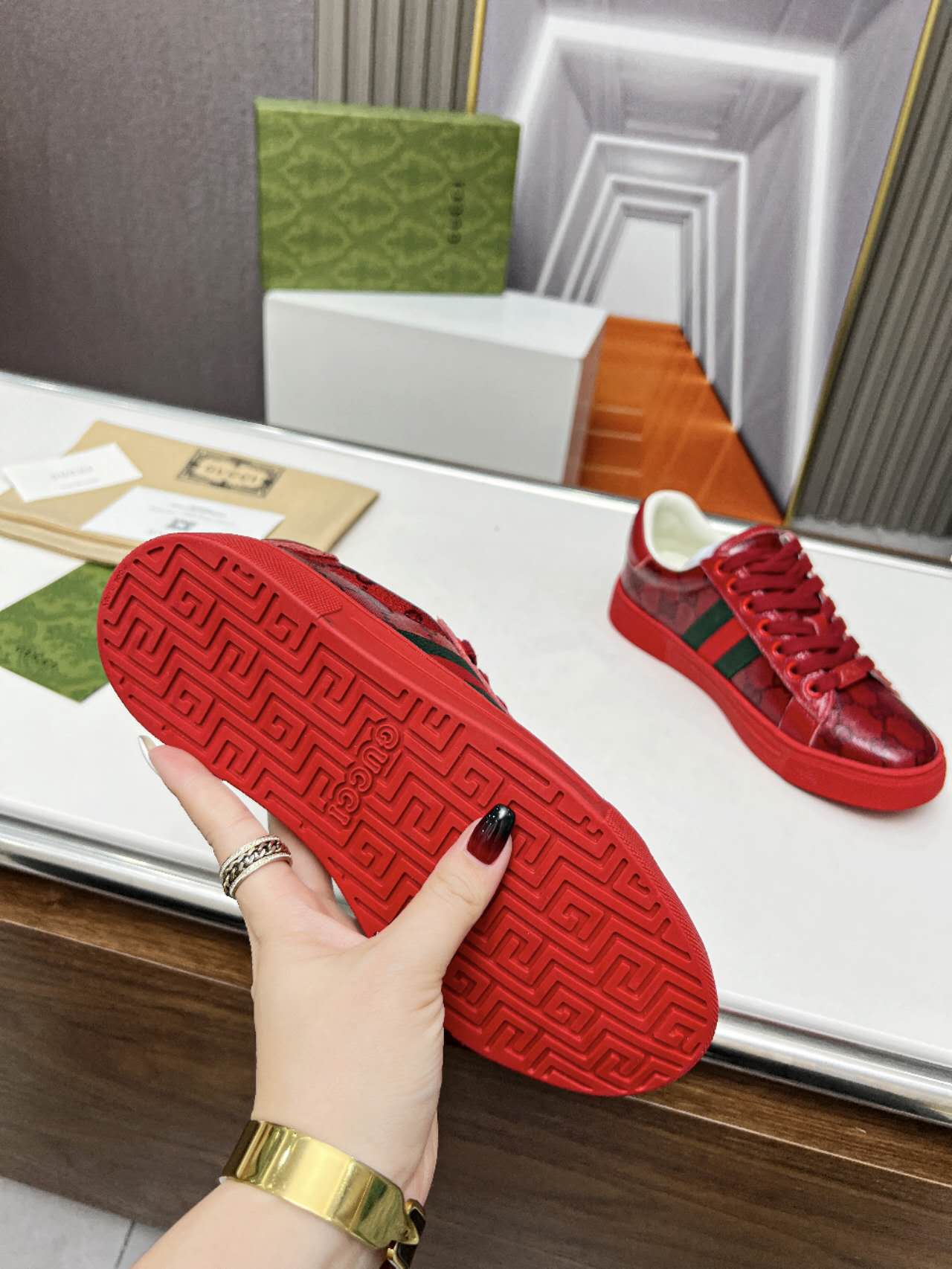 Gucci shoe