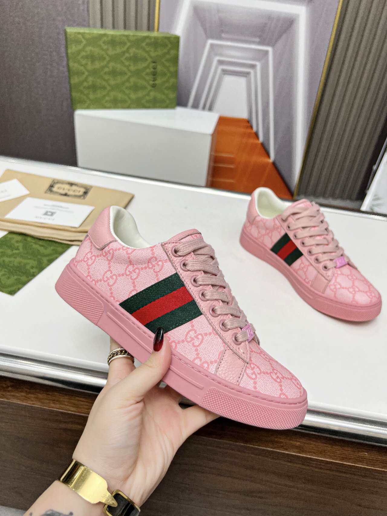 Gucci shoe