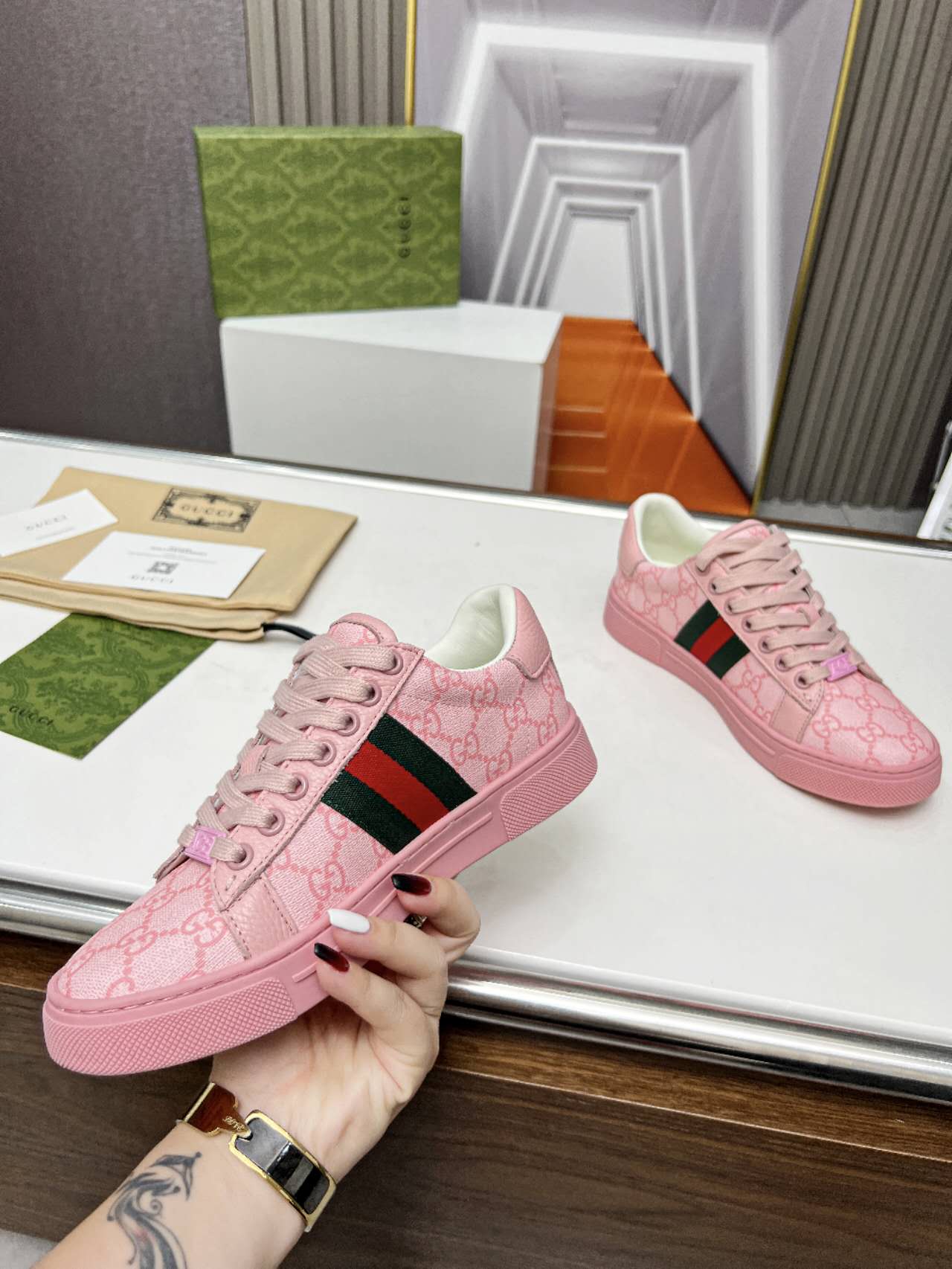 Gucci shoe