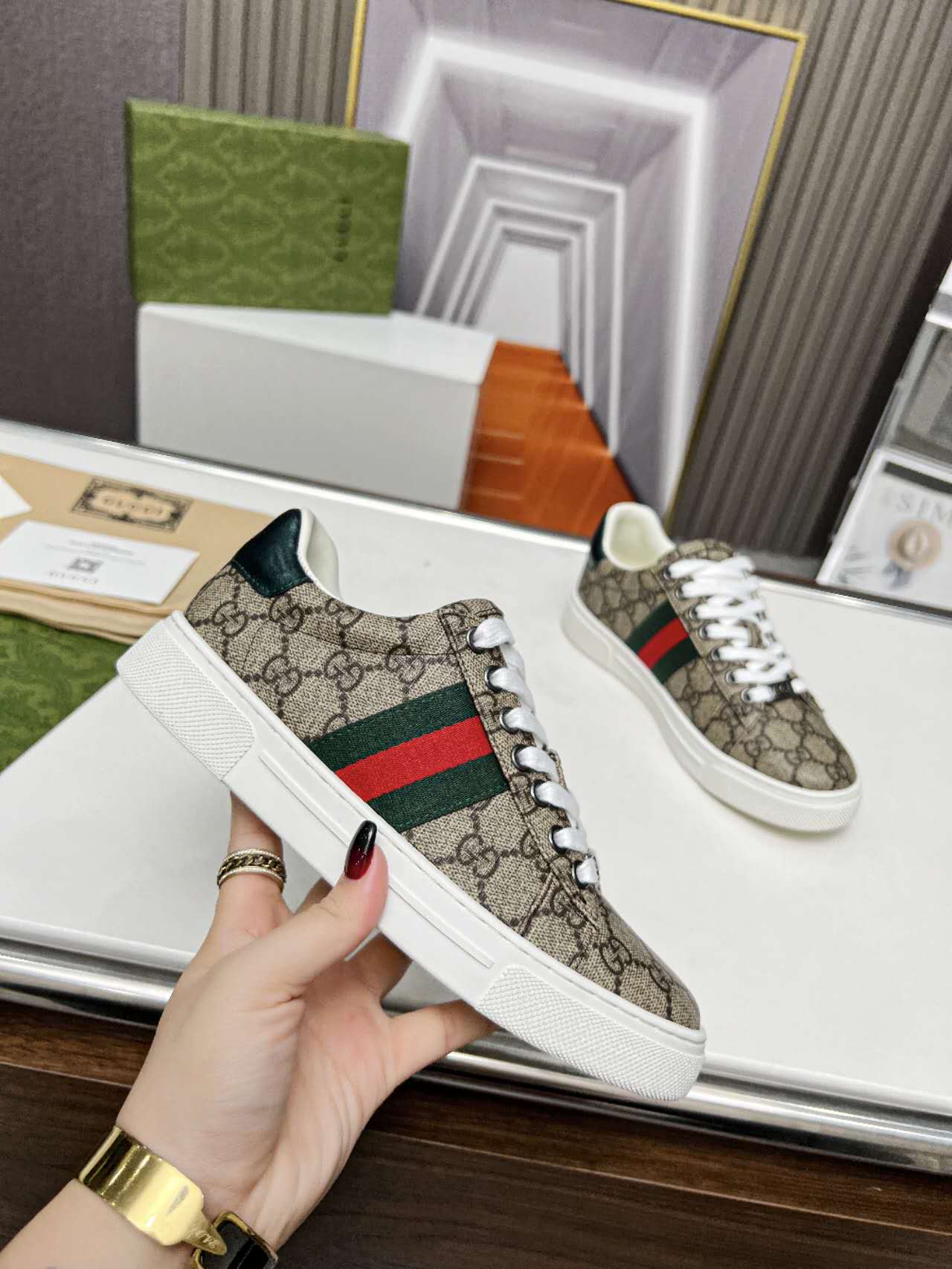 Gucci shoe