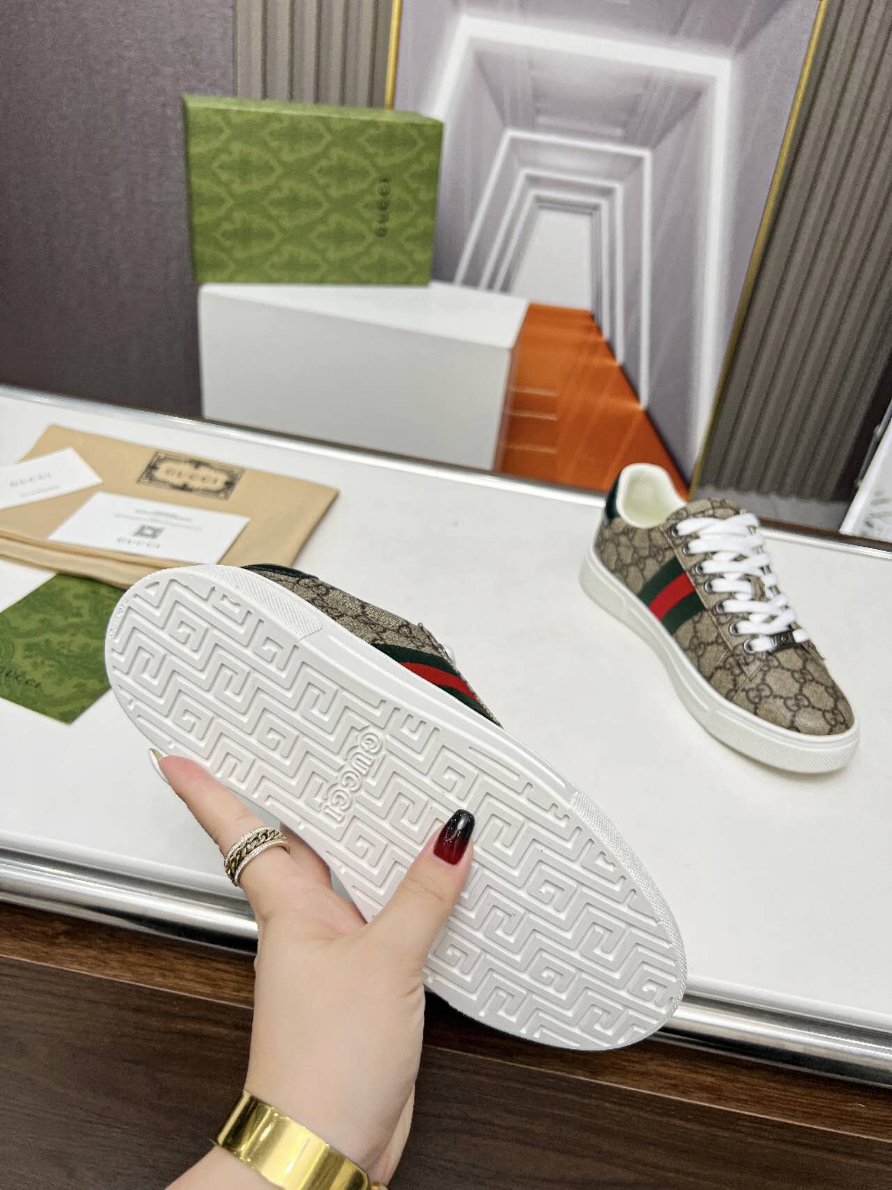 Gucci shoe