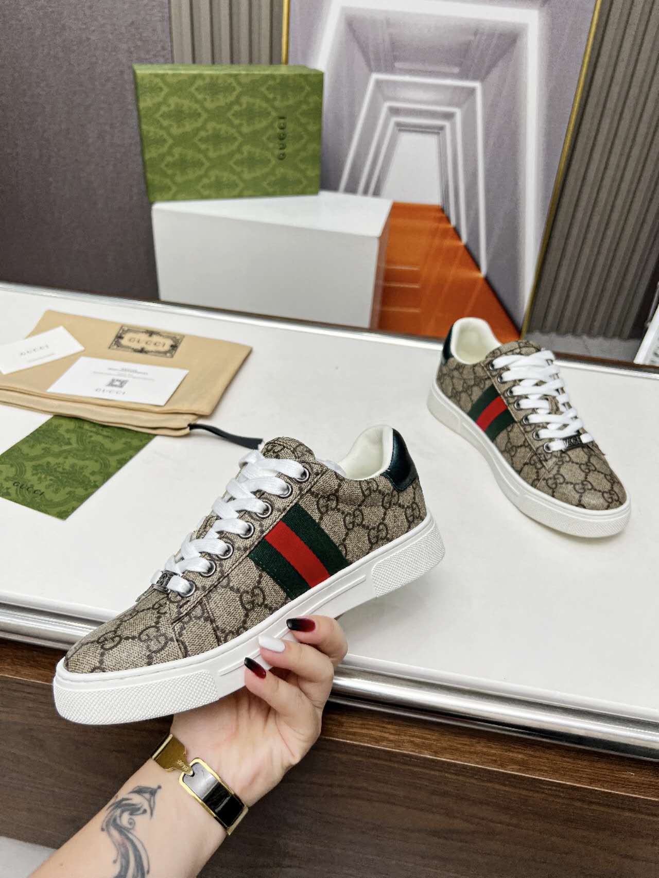 Gucci shoe