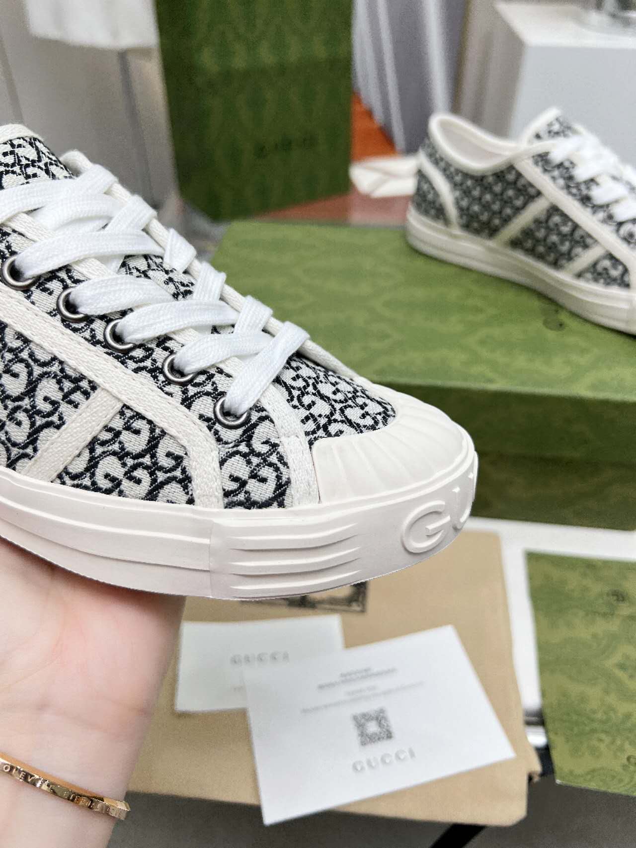 Gucci shoe