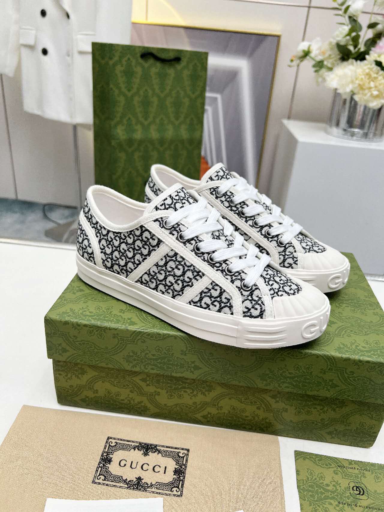 Gucci shoe