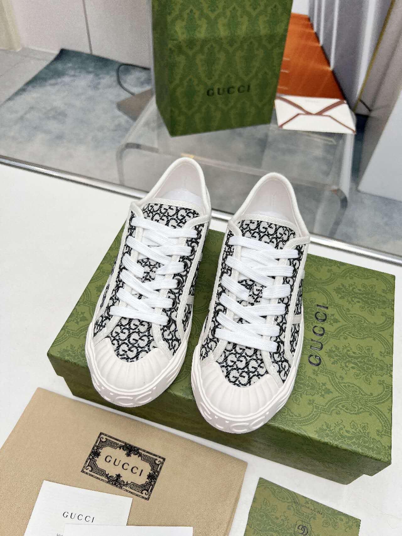 Gucci shoe