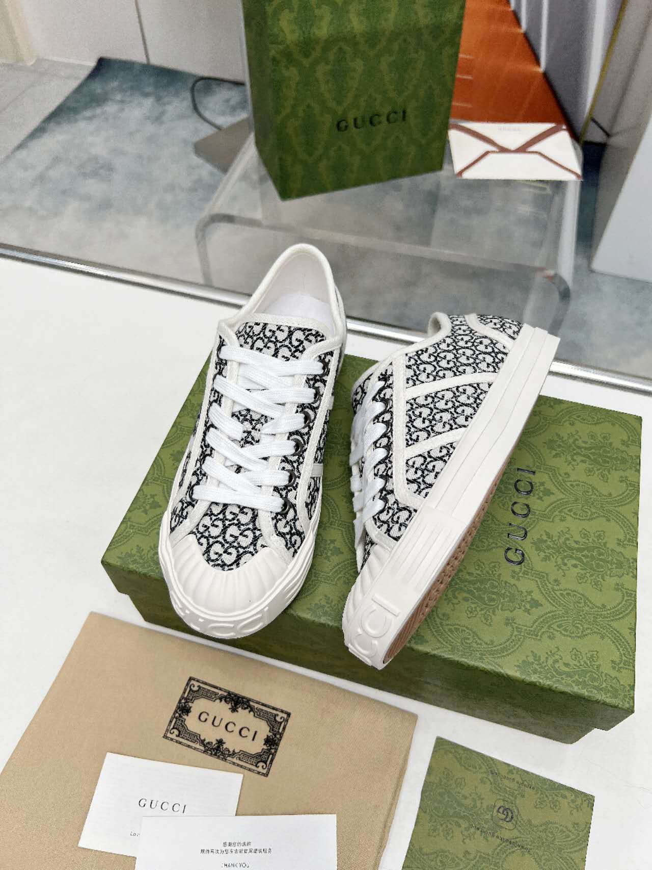 Gucci shoe