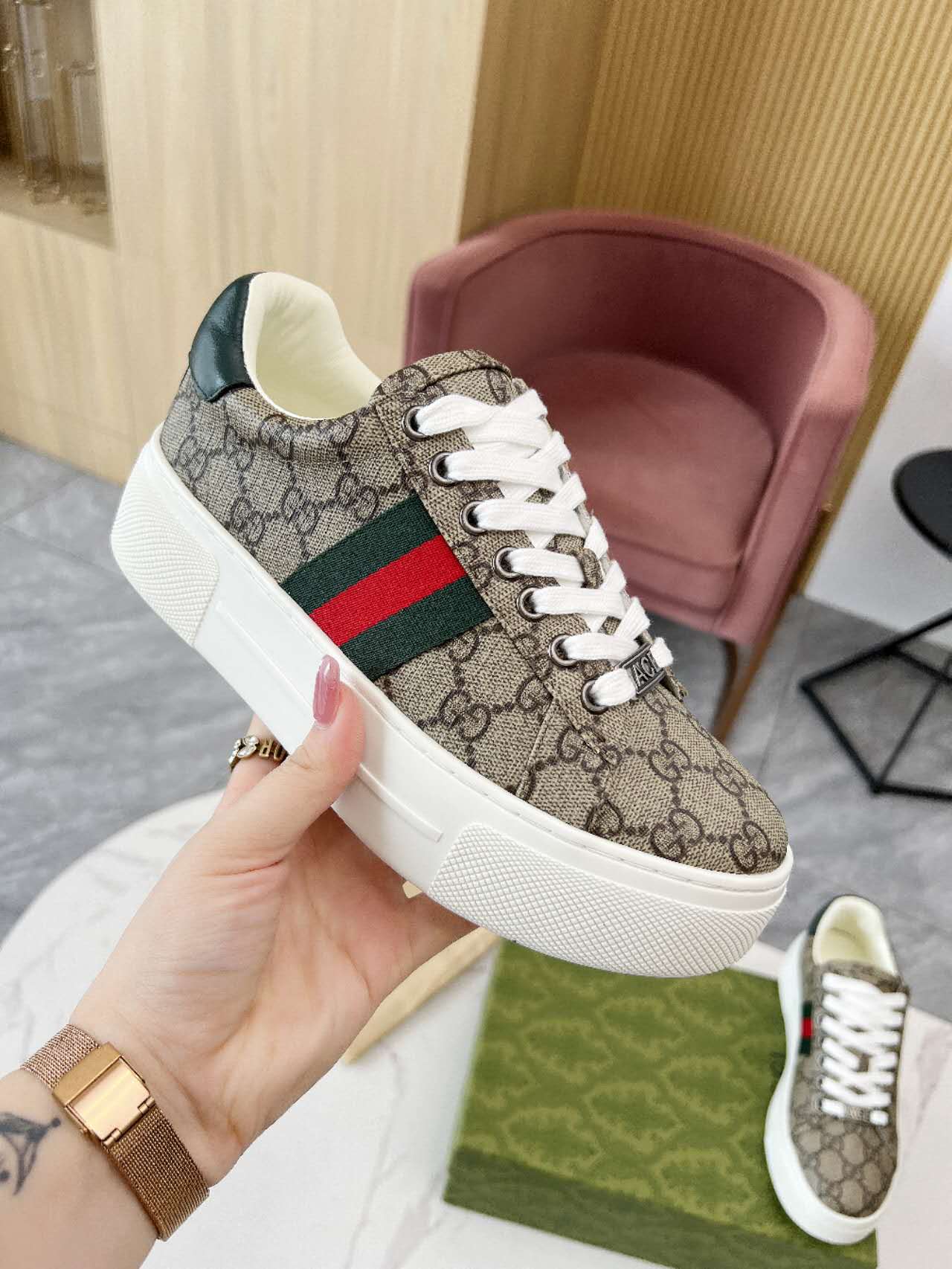 Gucci shoe