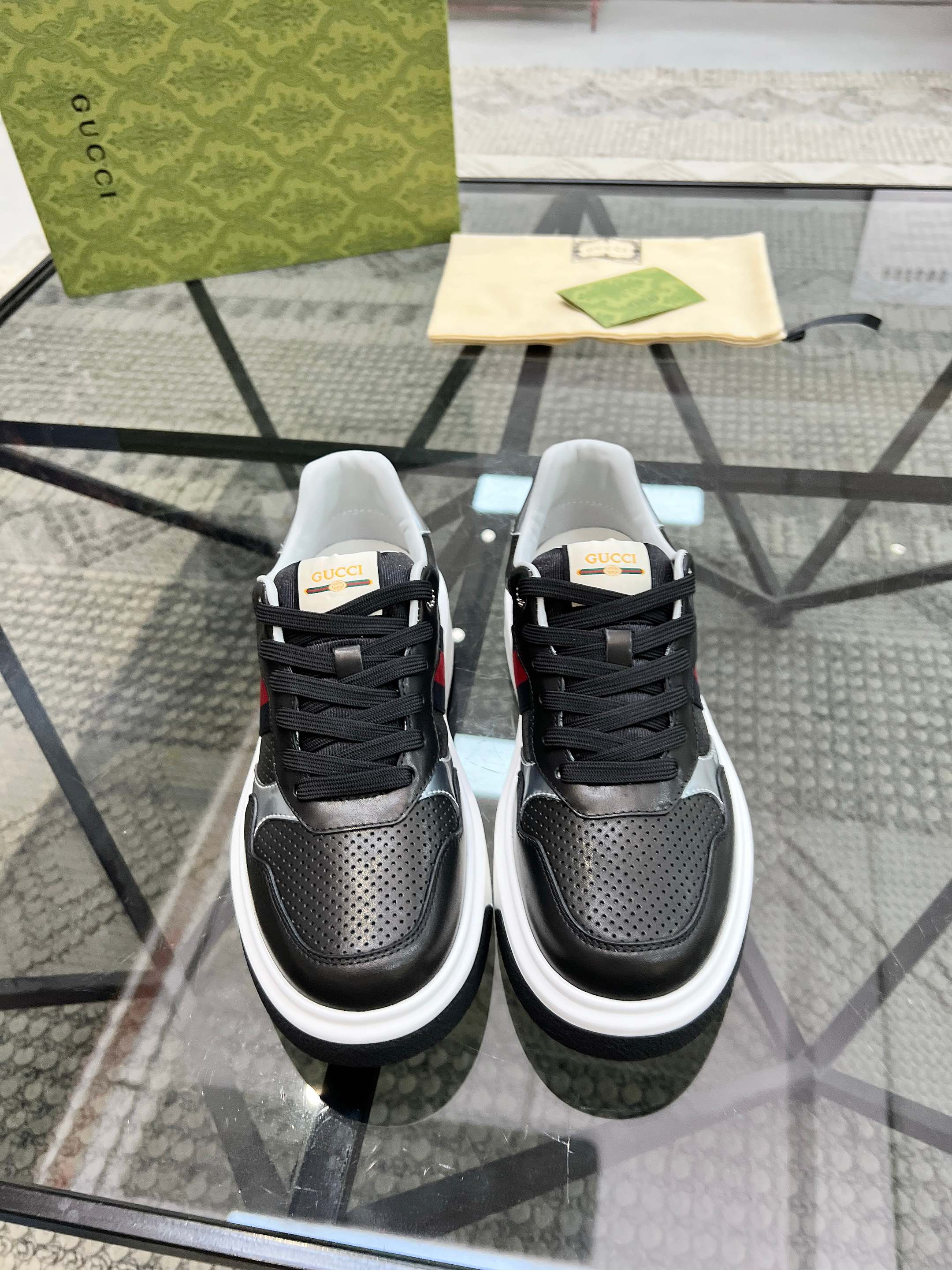 Gucci shoe