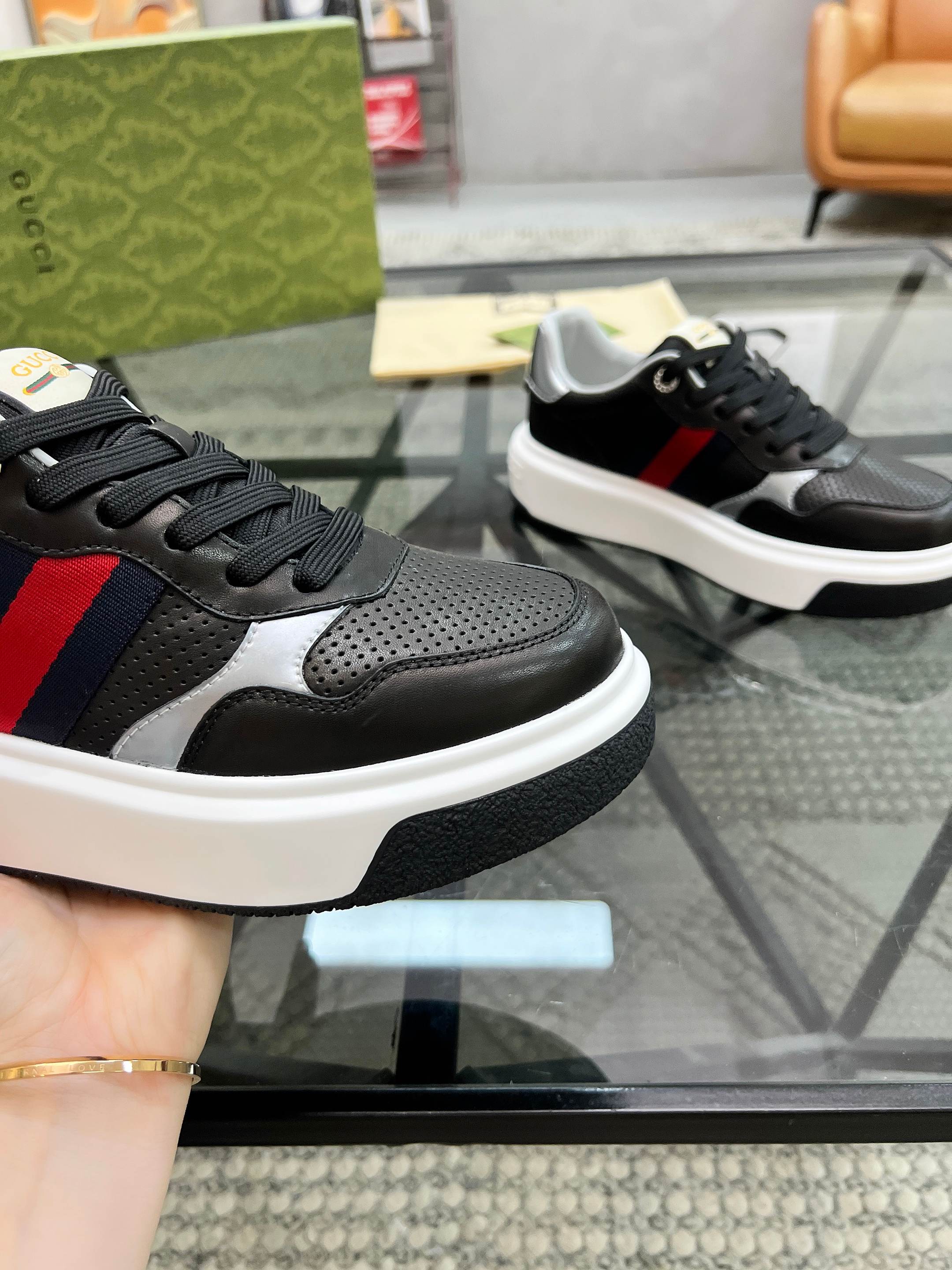 Gucci shoe