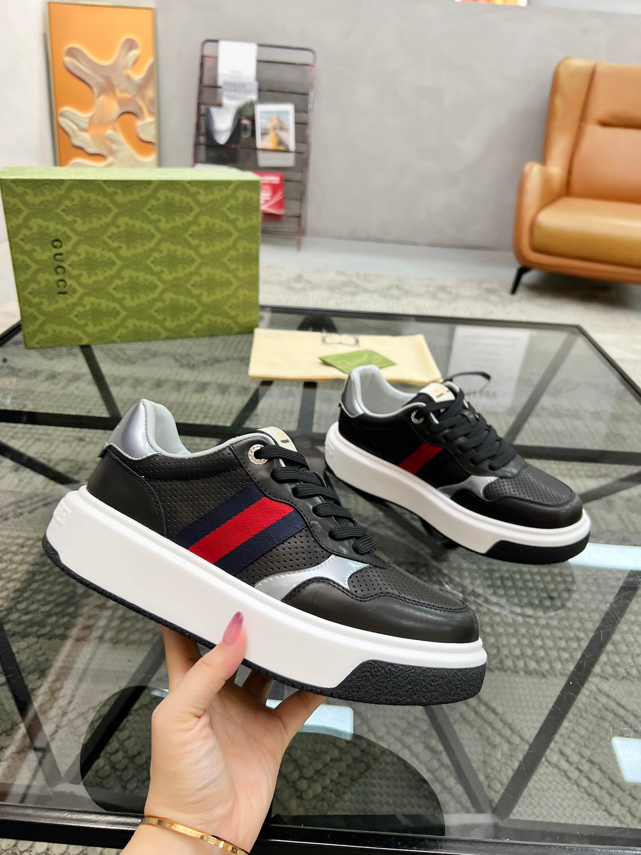 Gucci shoe
