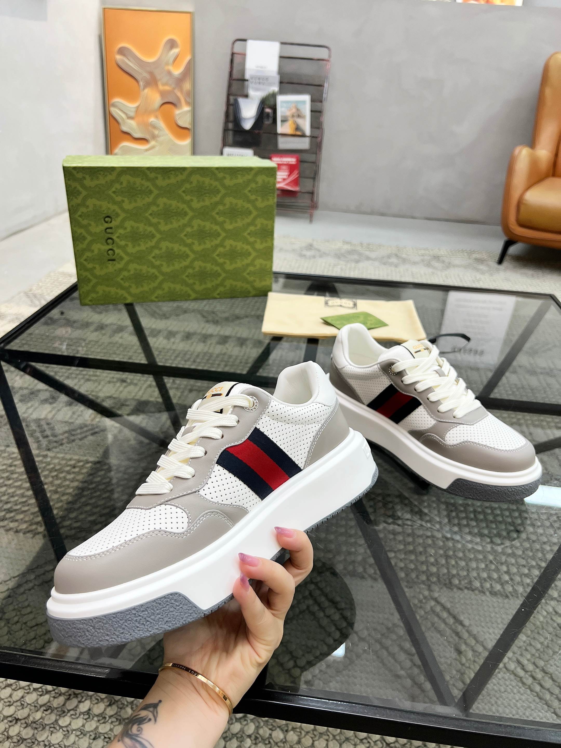 Gucci shoe