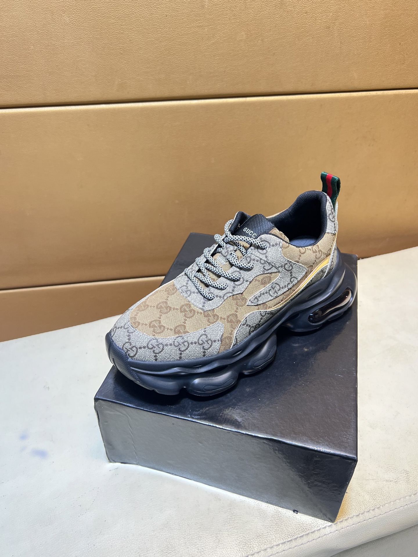 Gucci shoe