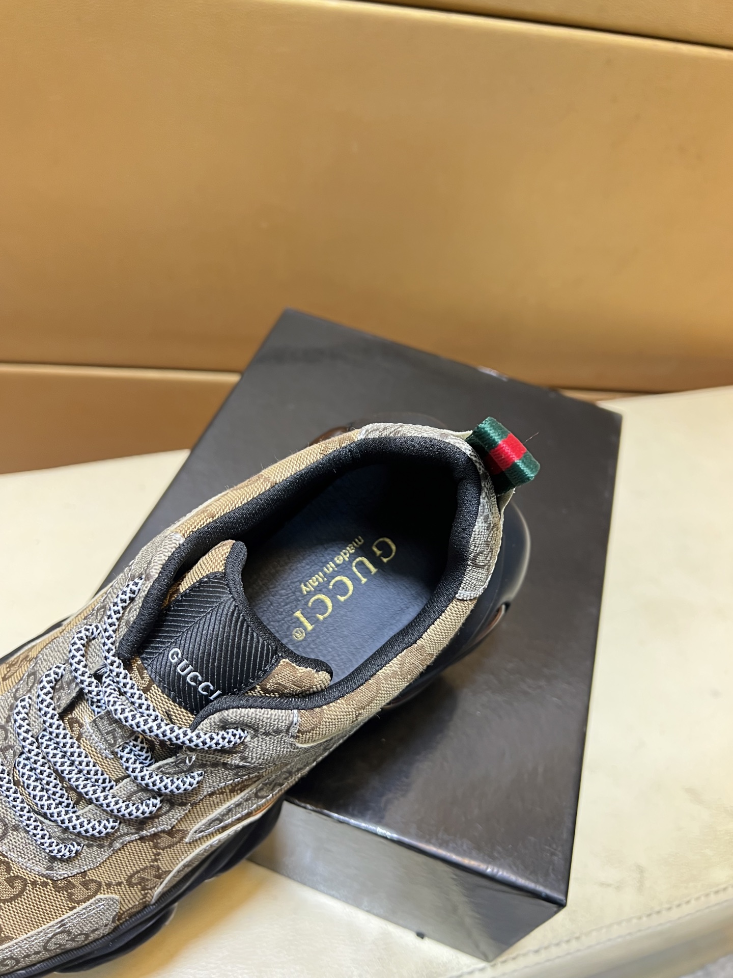 Gucci shoe