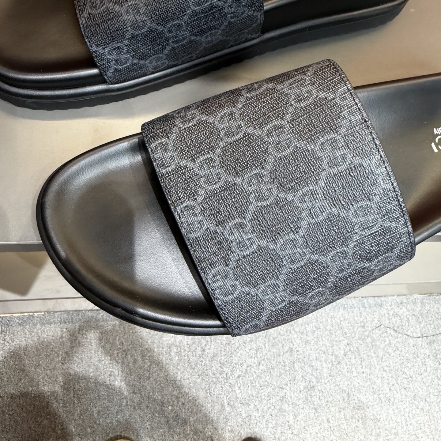 Gucci shoe