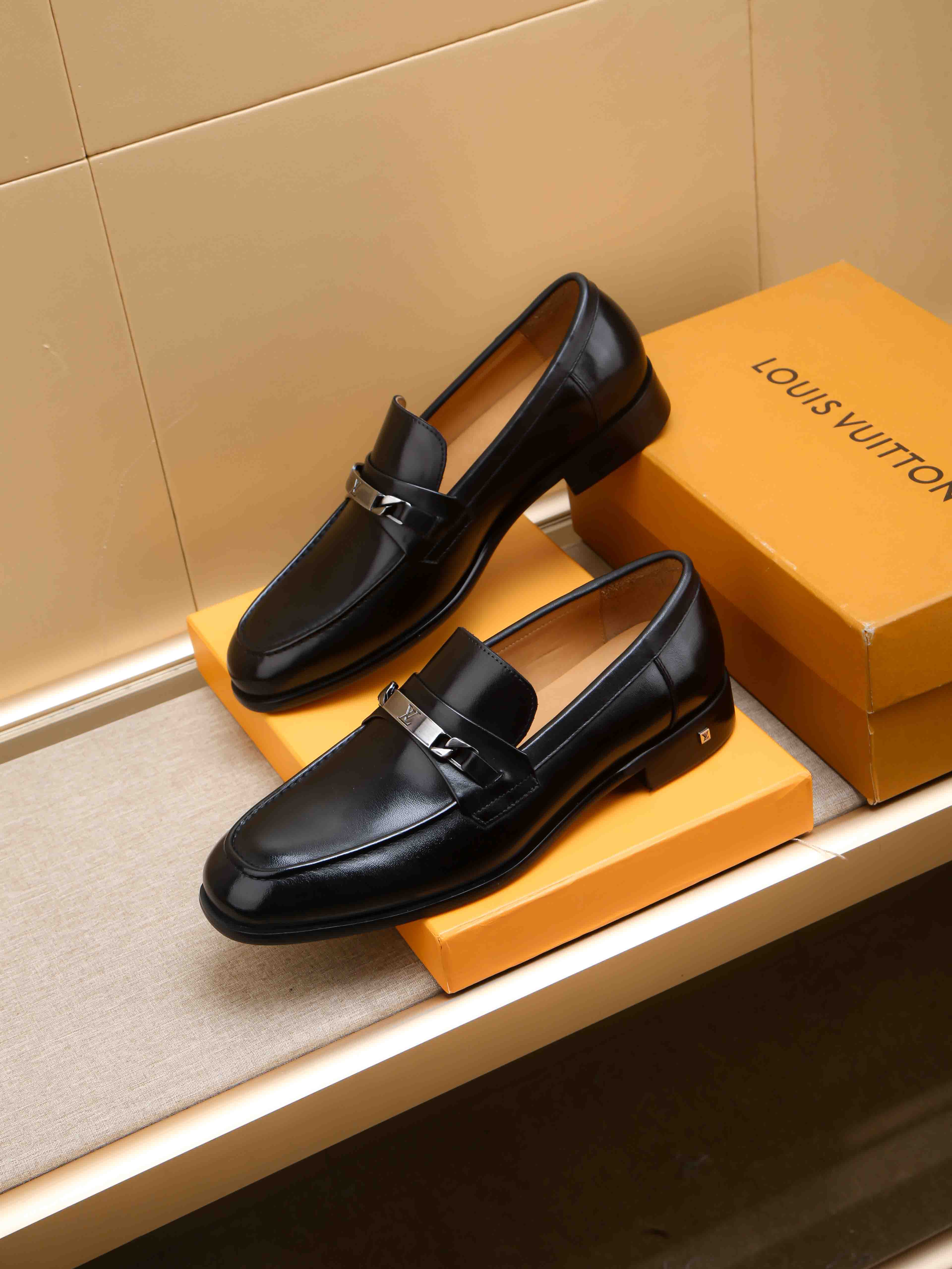 LV shoe