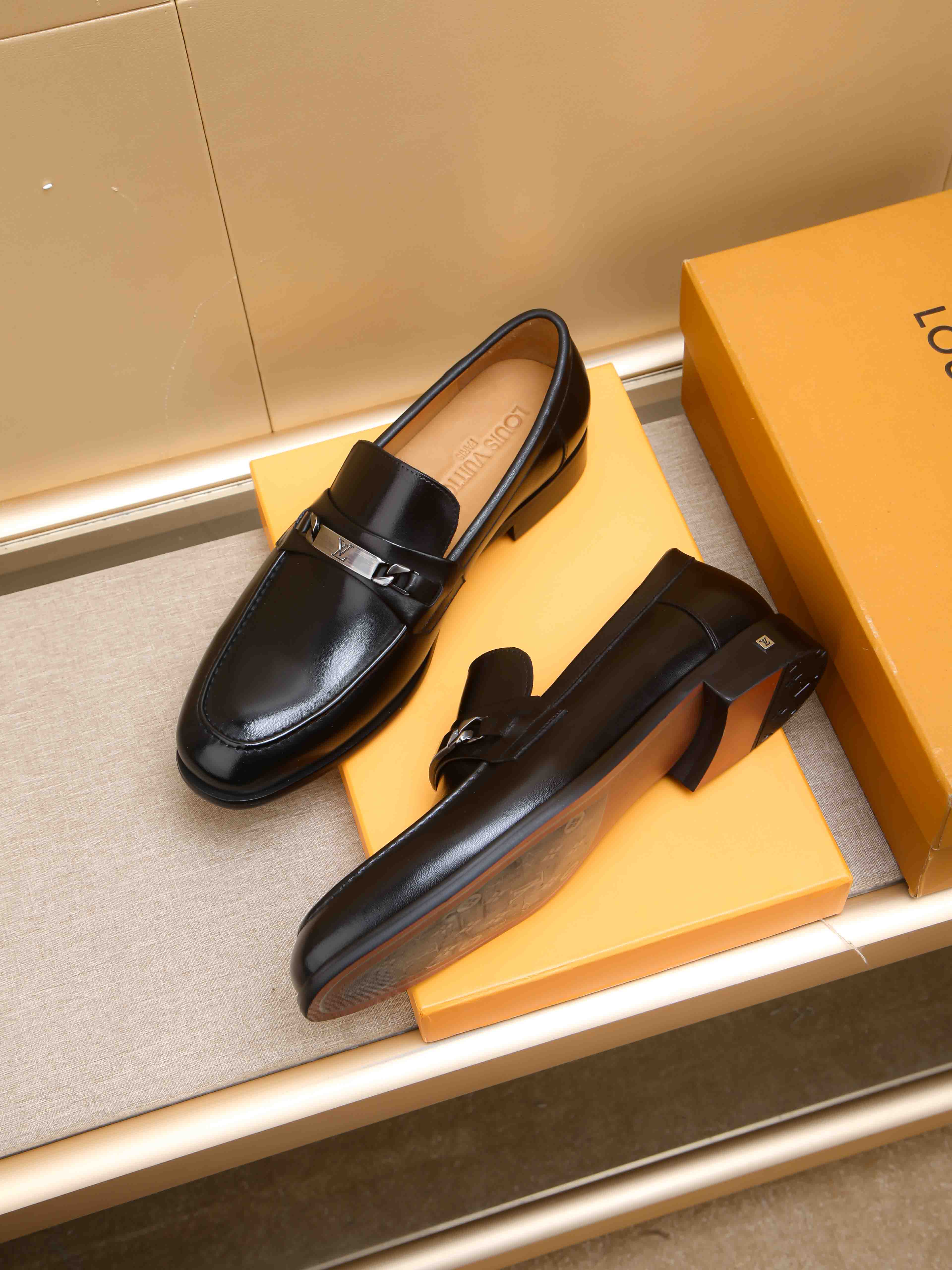 LV shoe