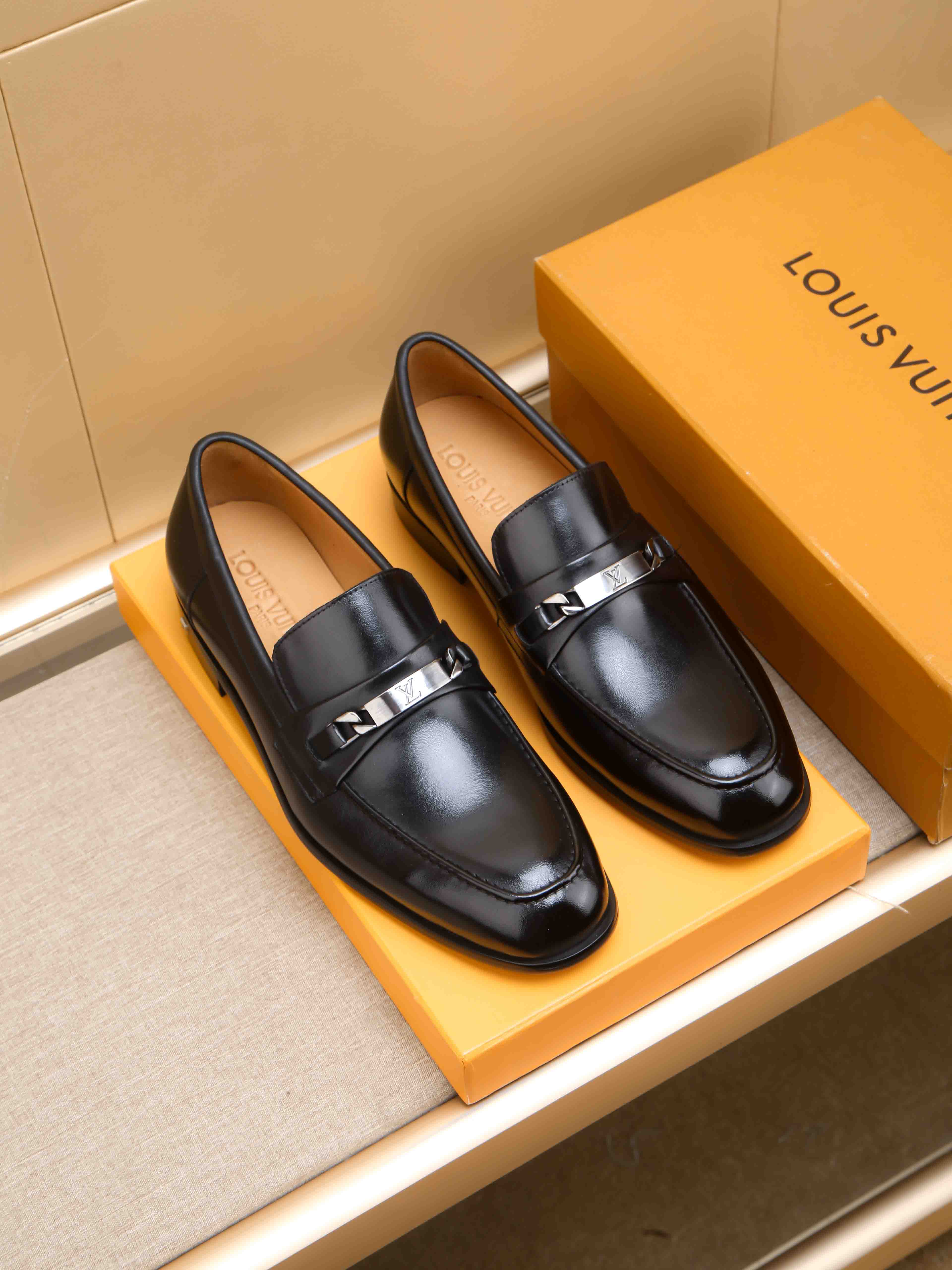 LV shoe