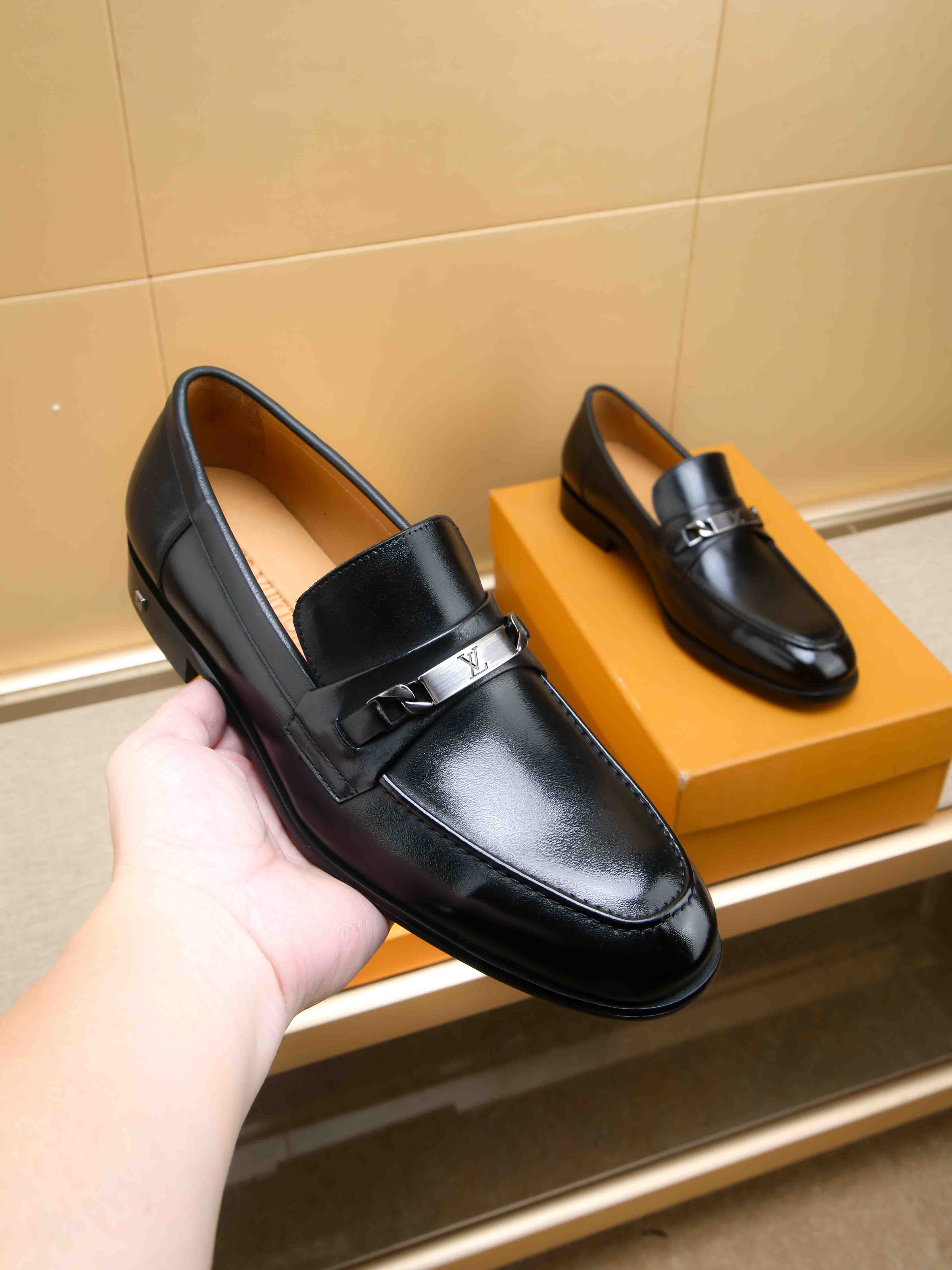 LV shoe