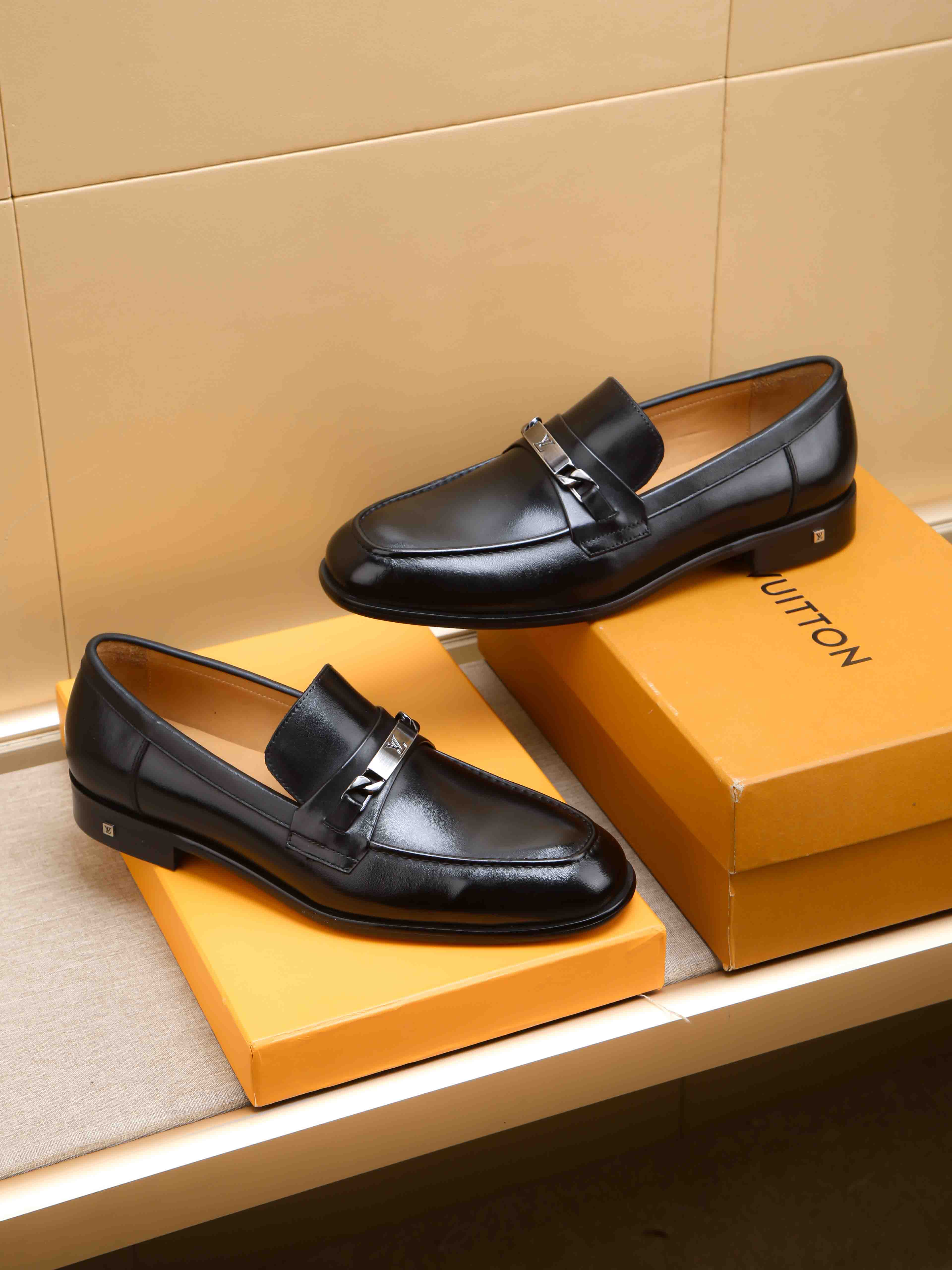 LV shoe