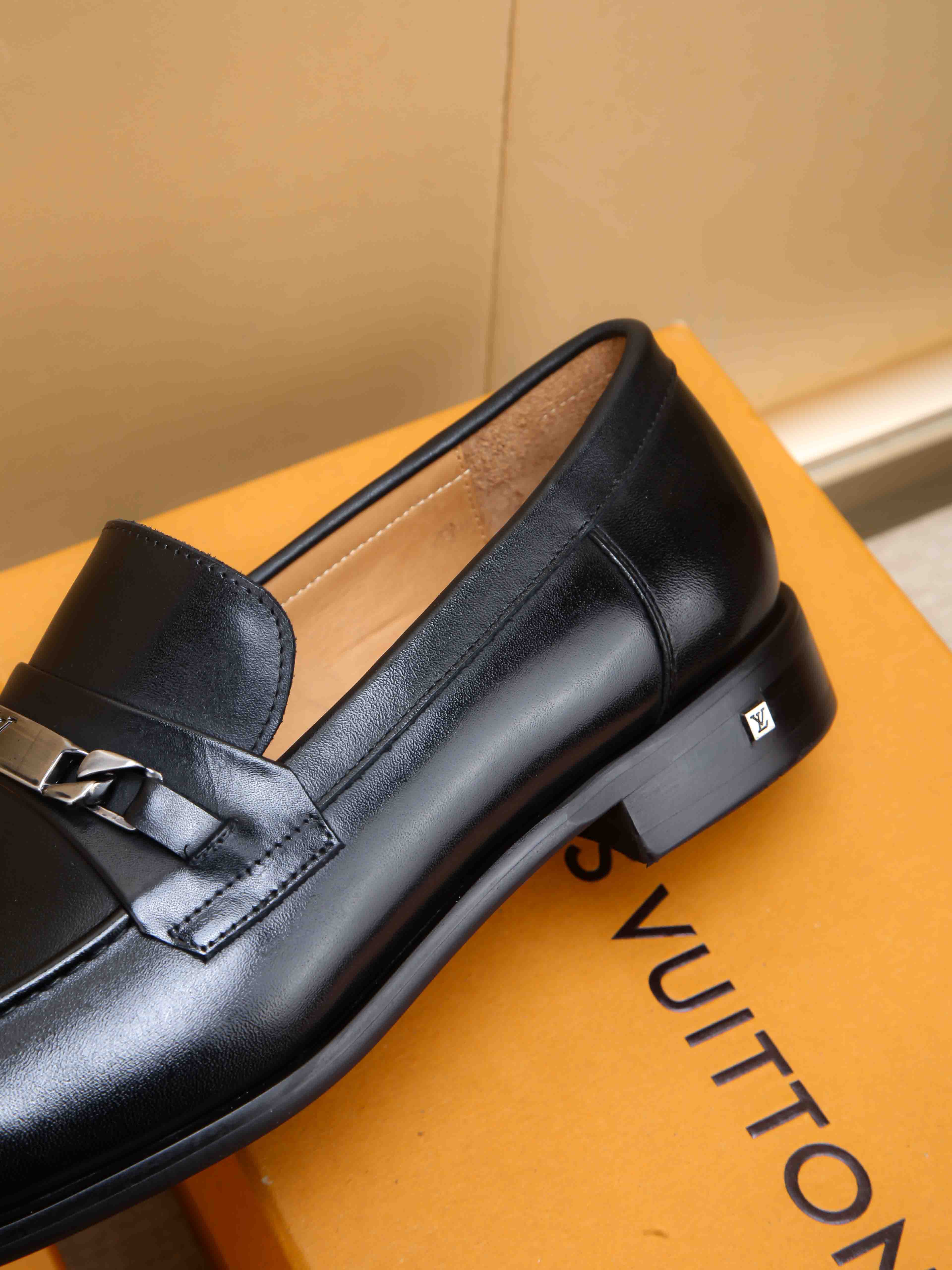 LV shoe