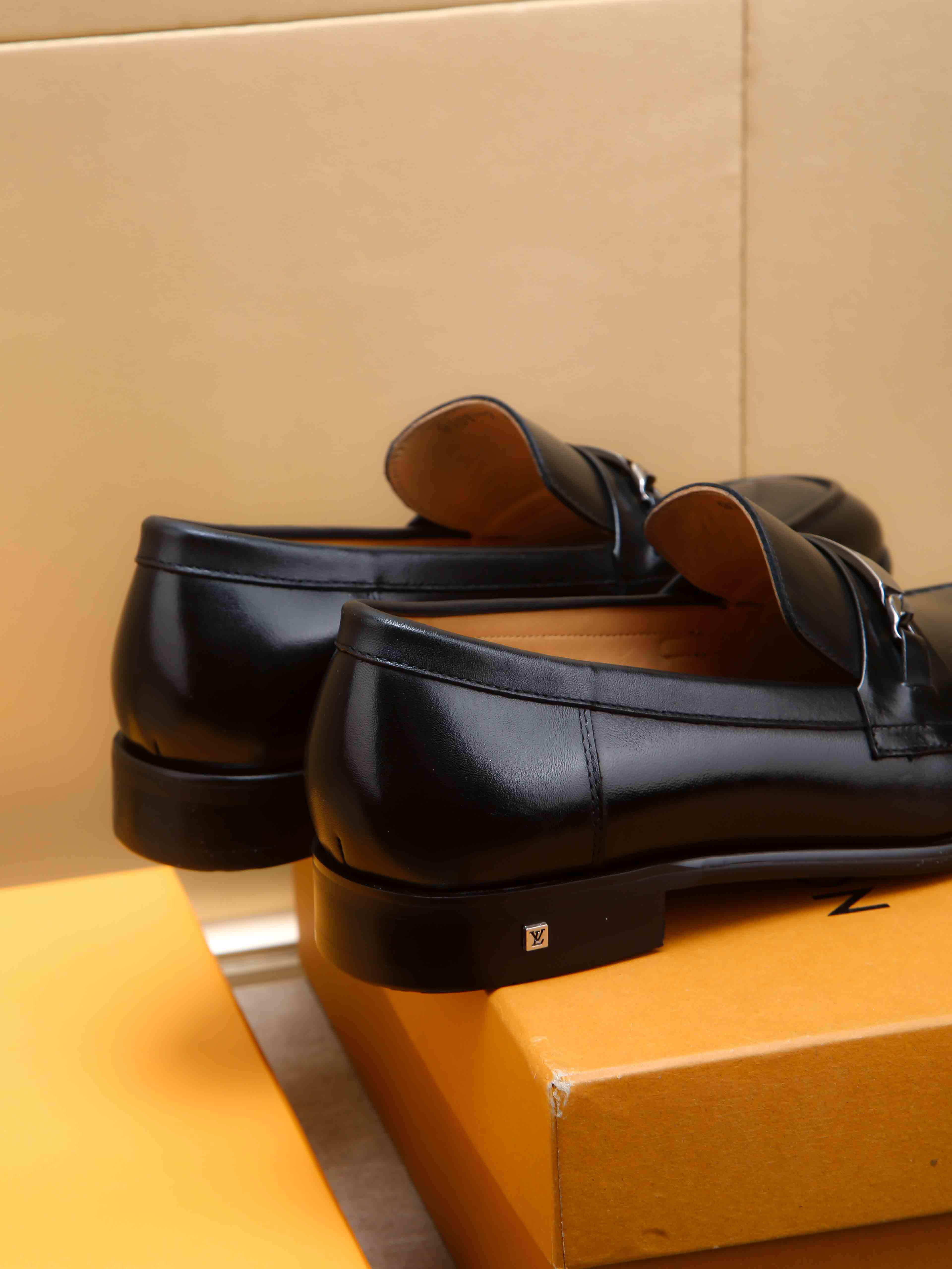 LV shoe
