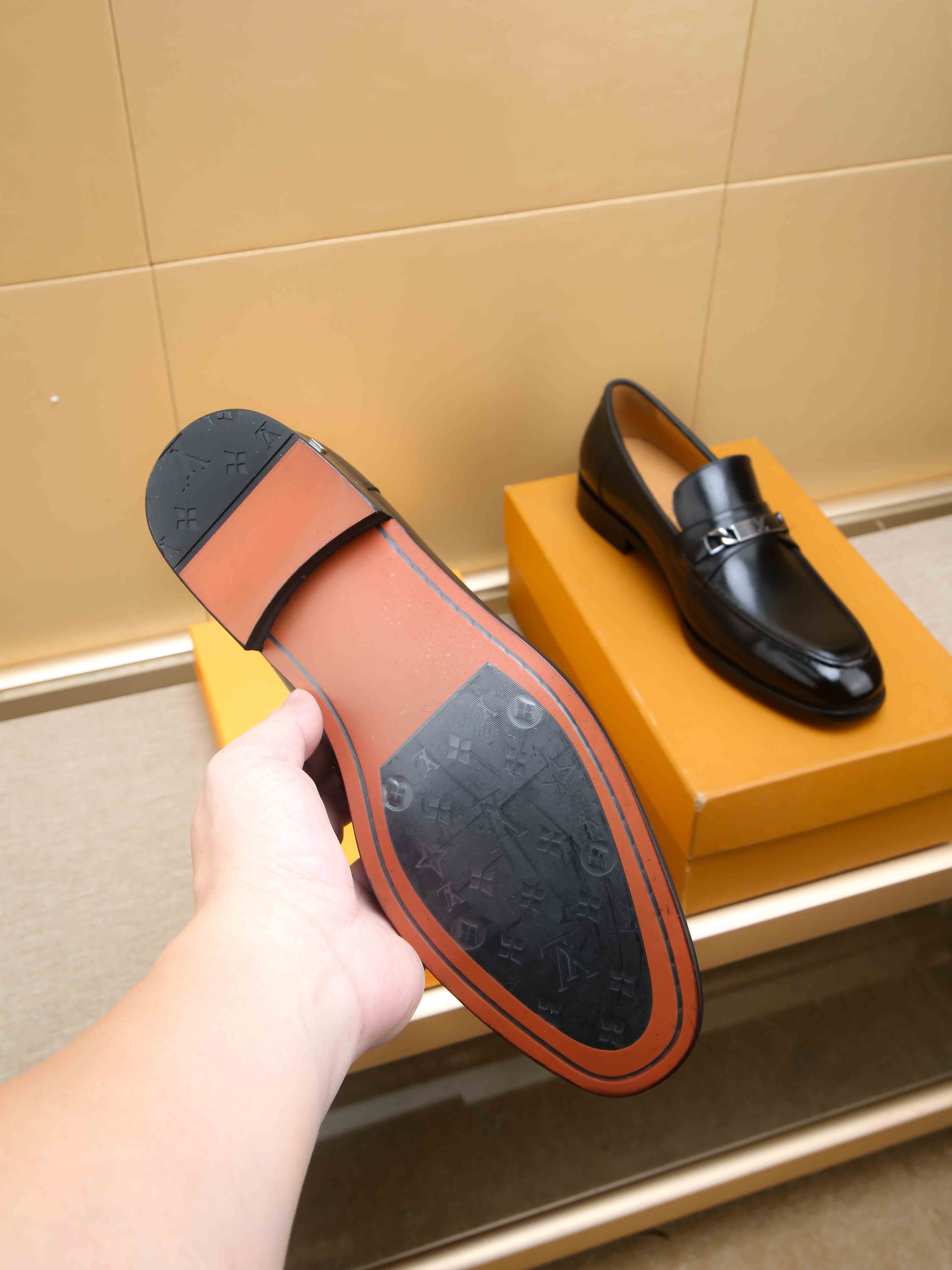 LV shoe