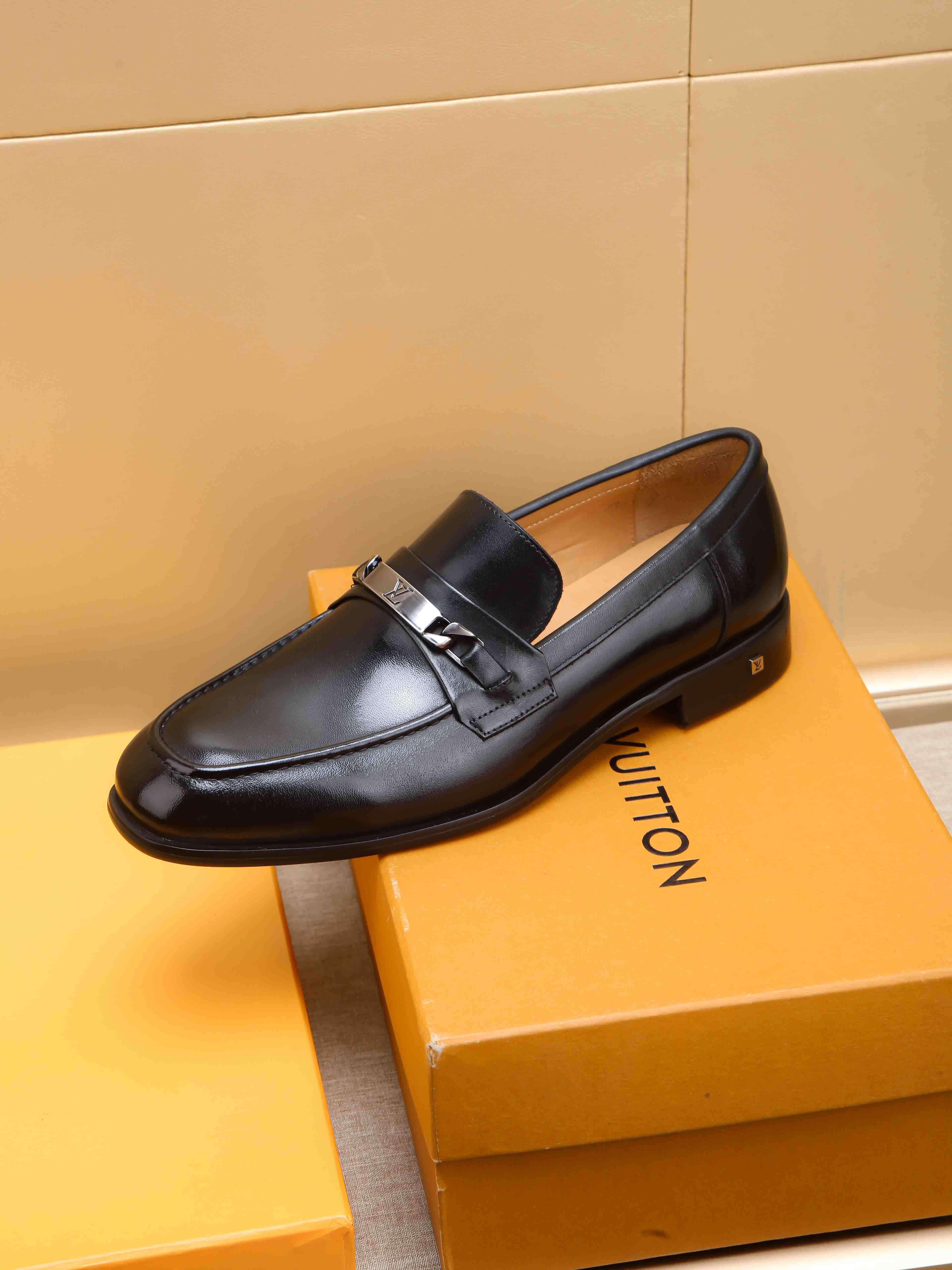 LV shoe