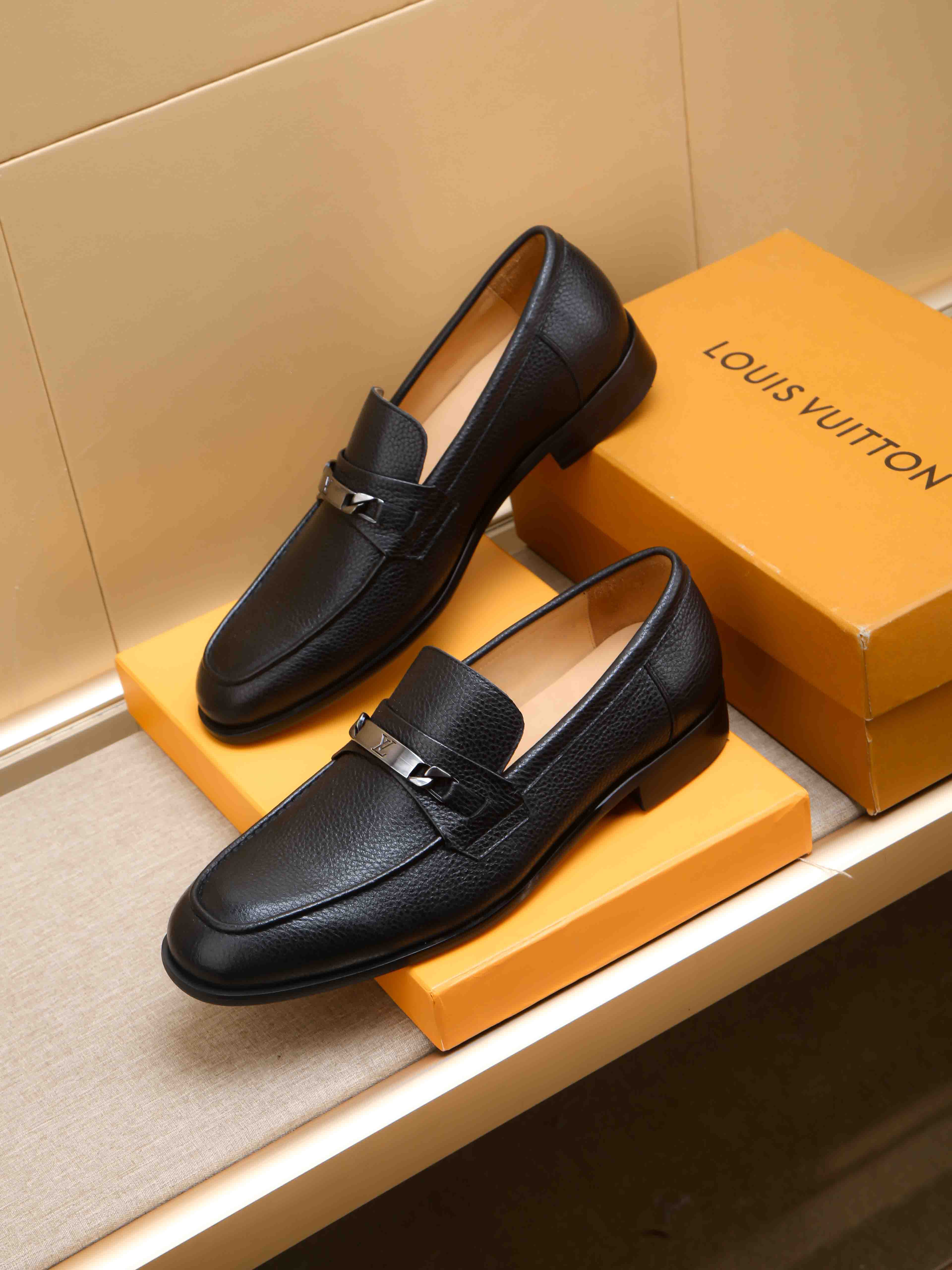 LV shoe