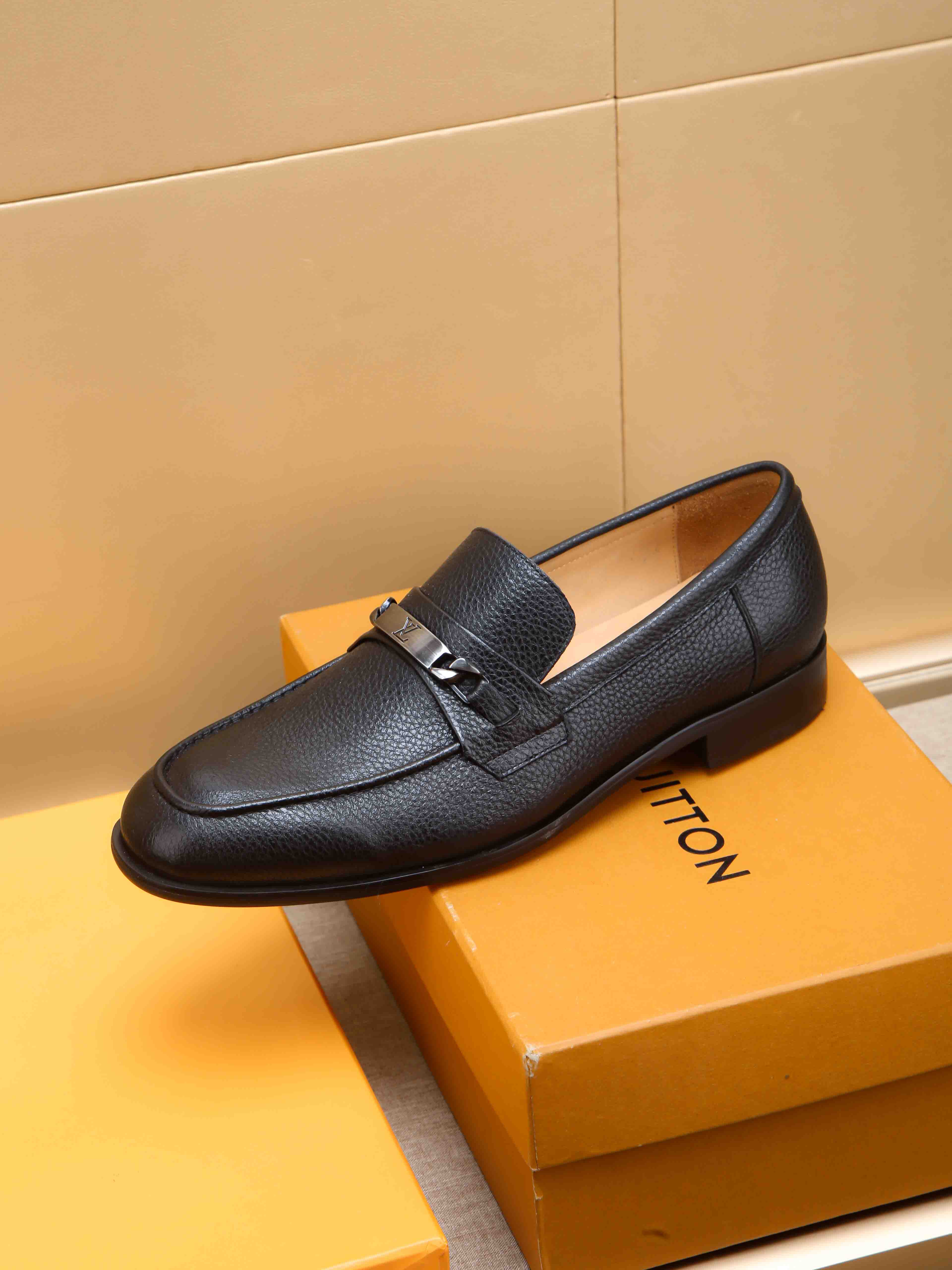 LV shoe