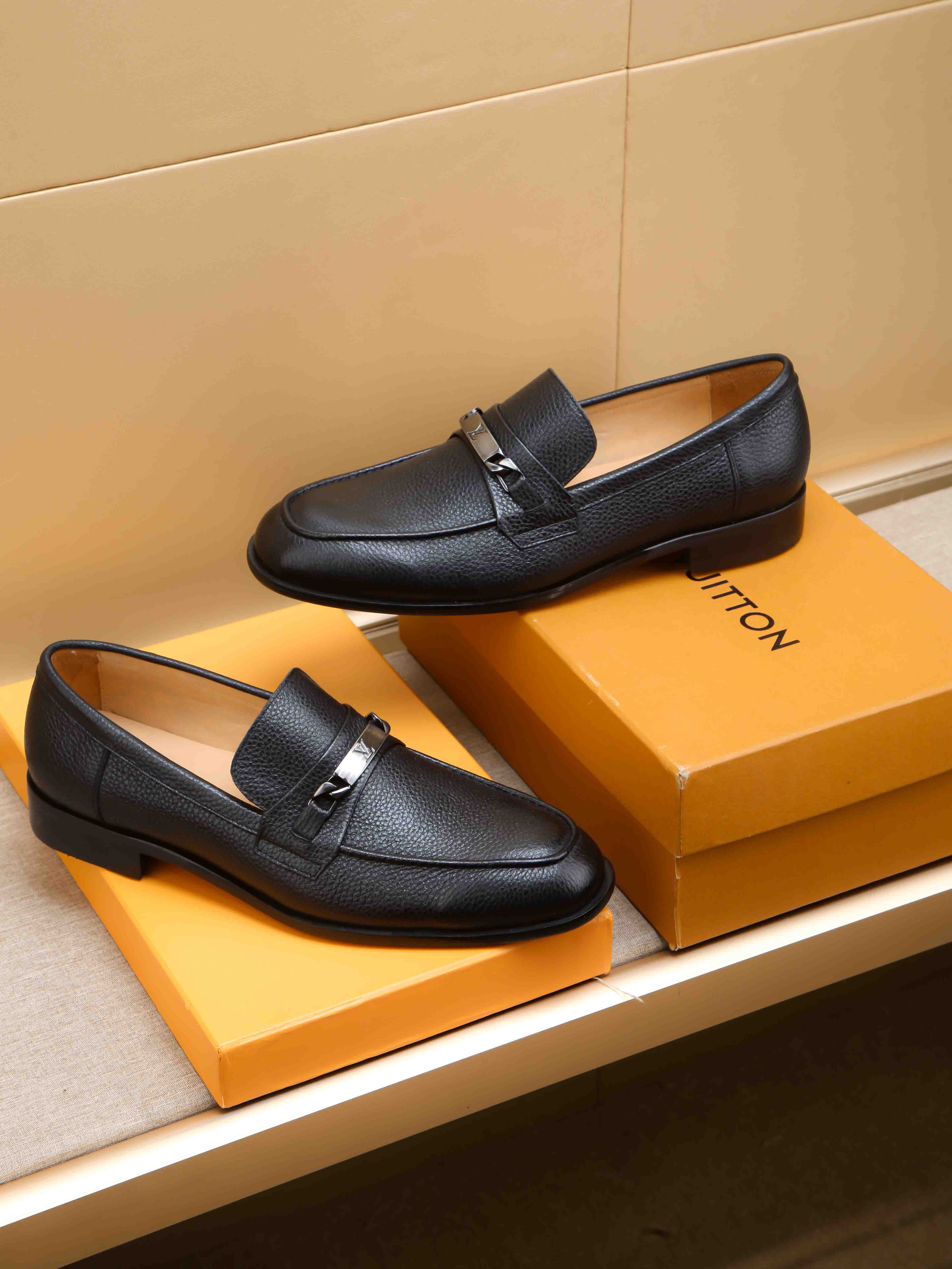 LV shoe