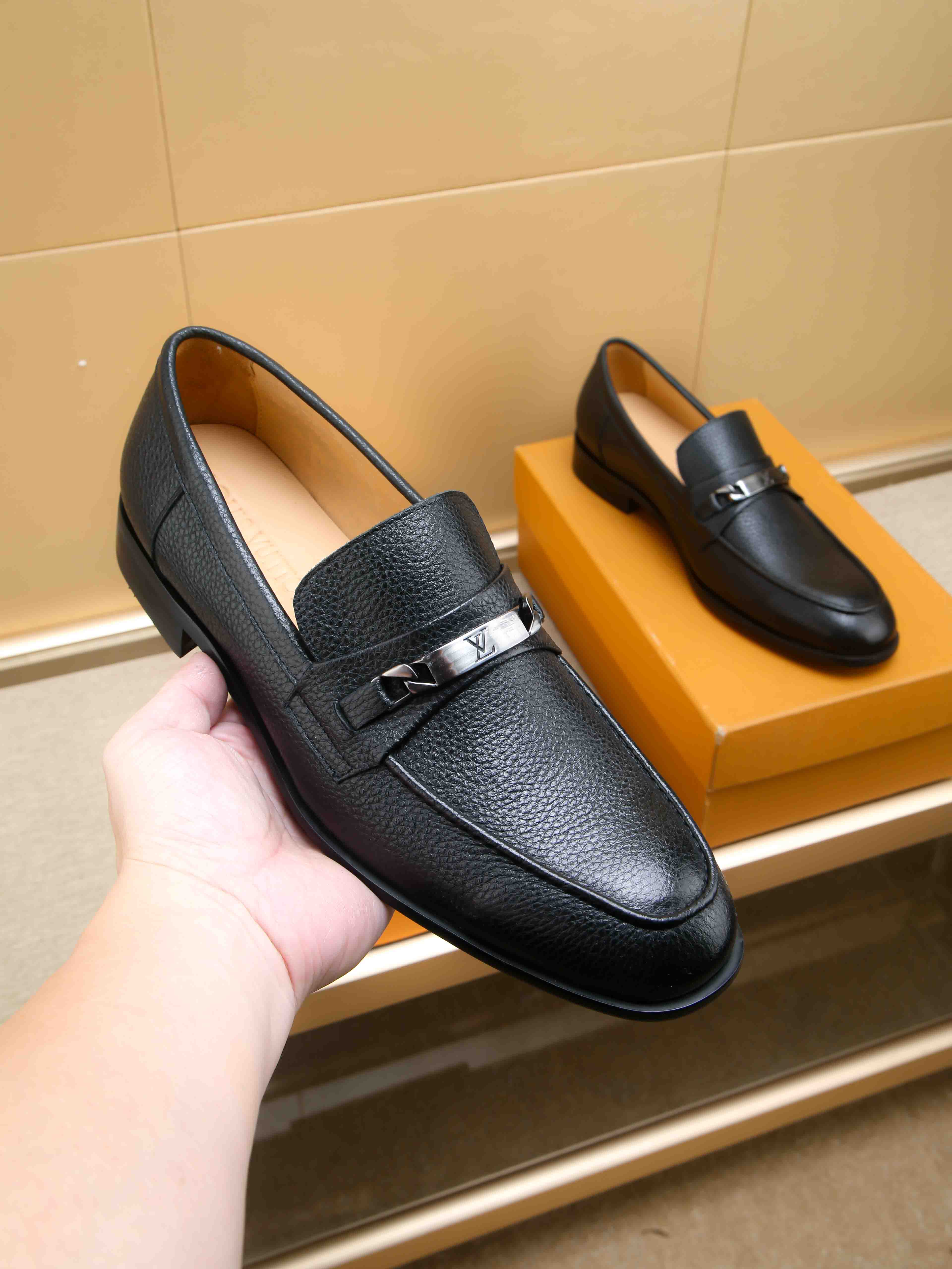 LV shoe