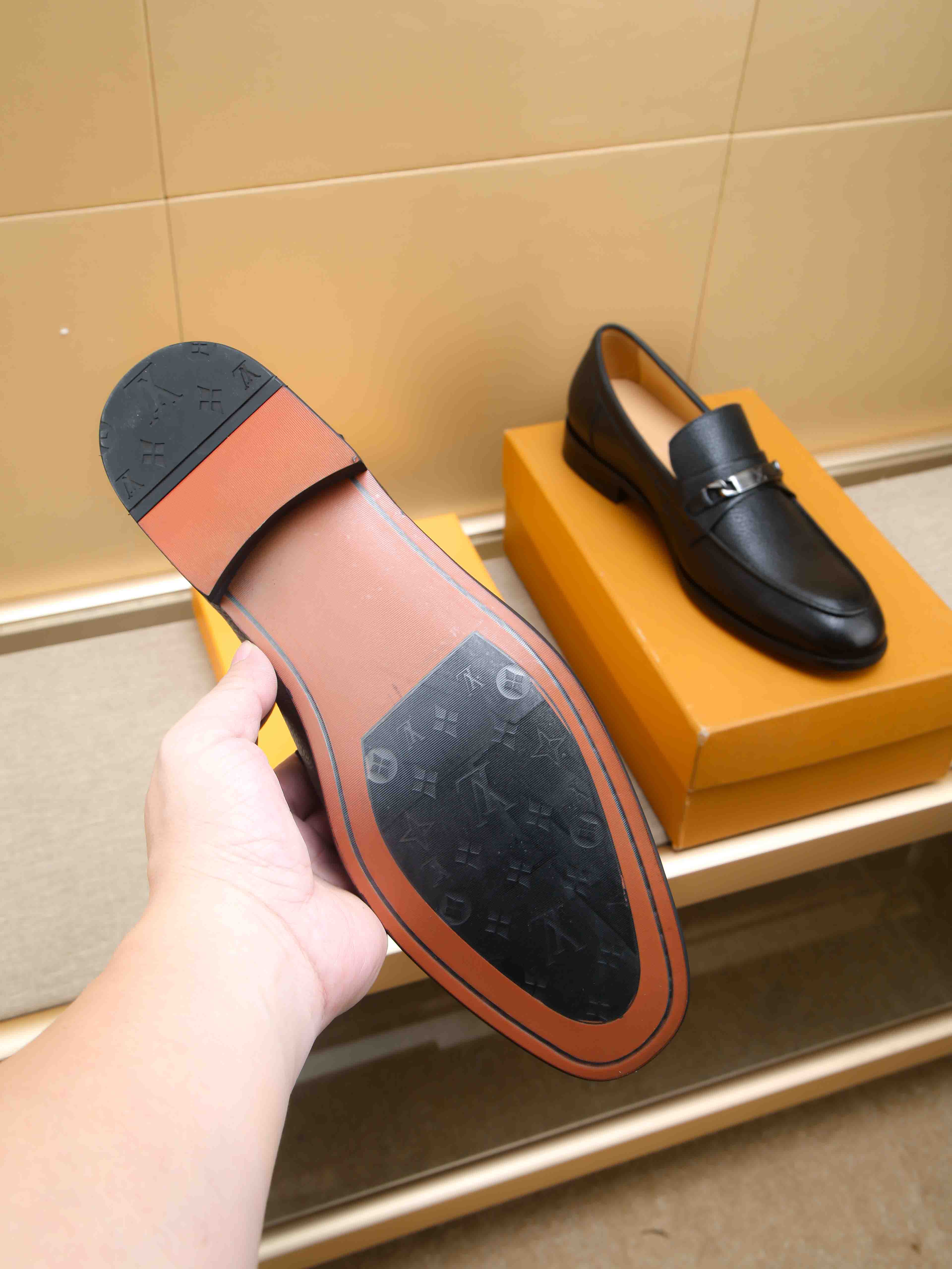 LV shoe
