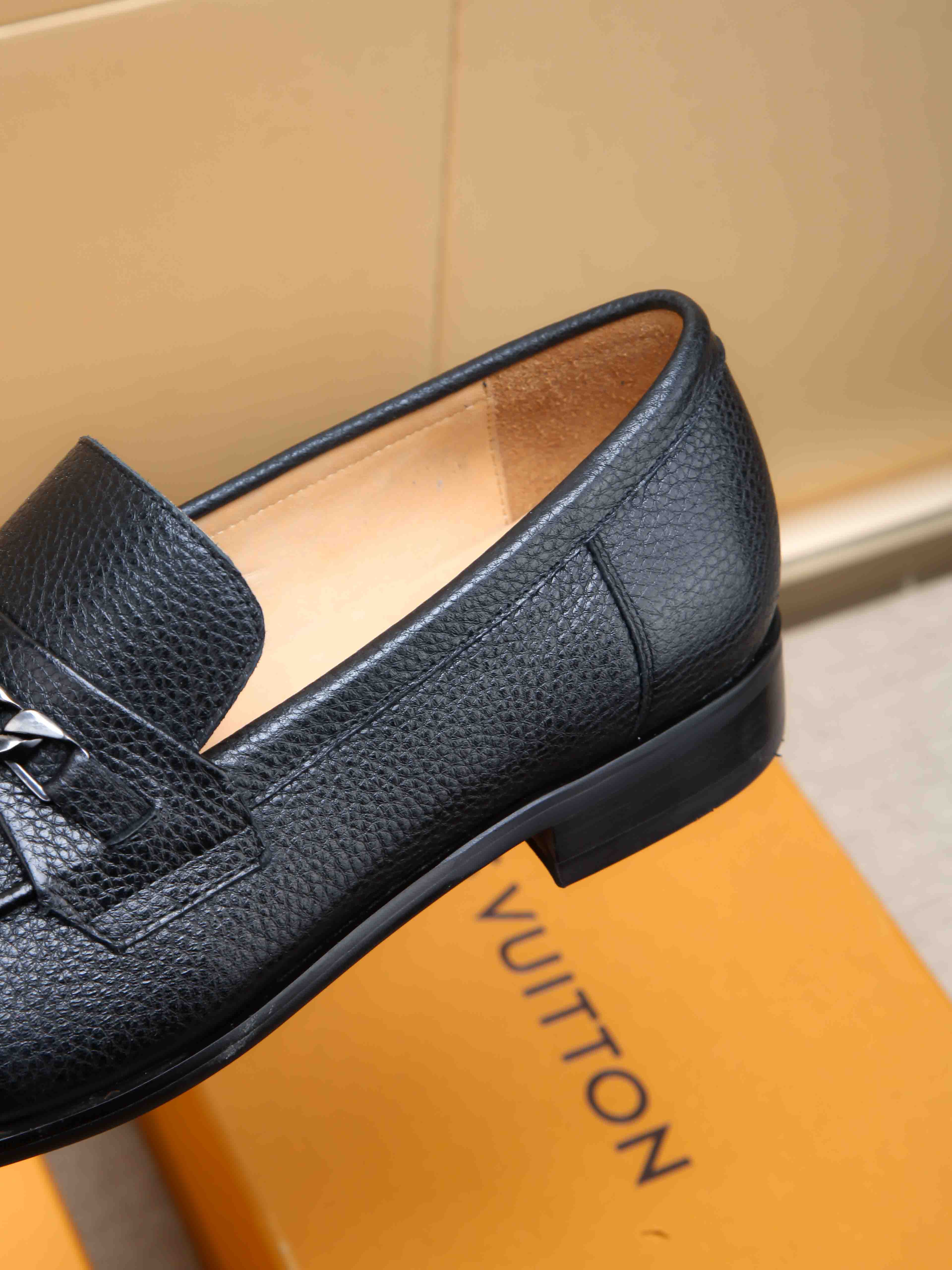 LV shoe