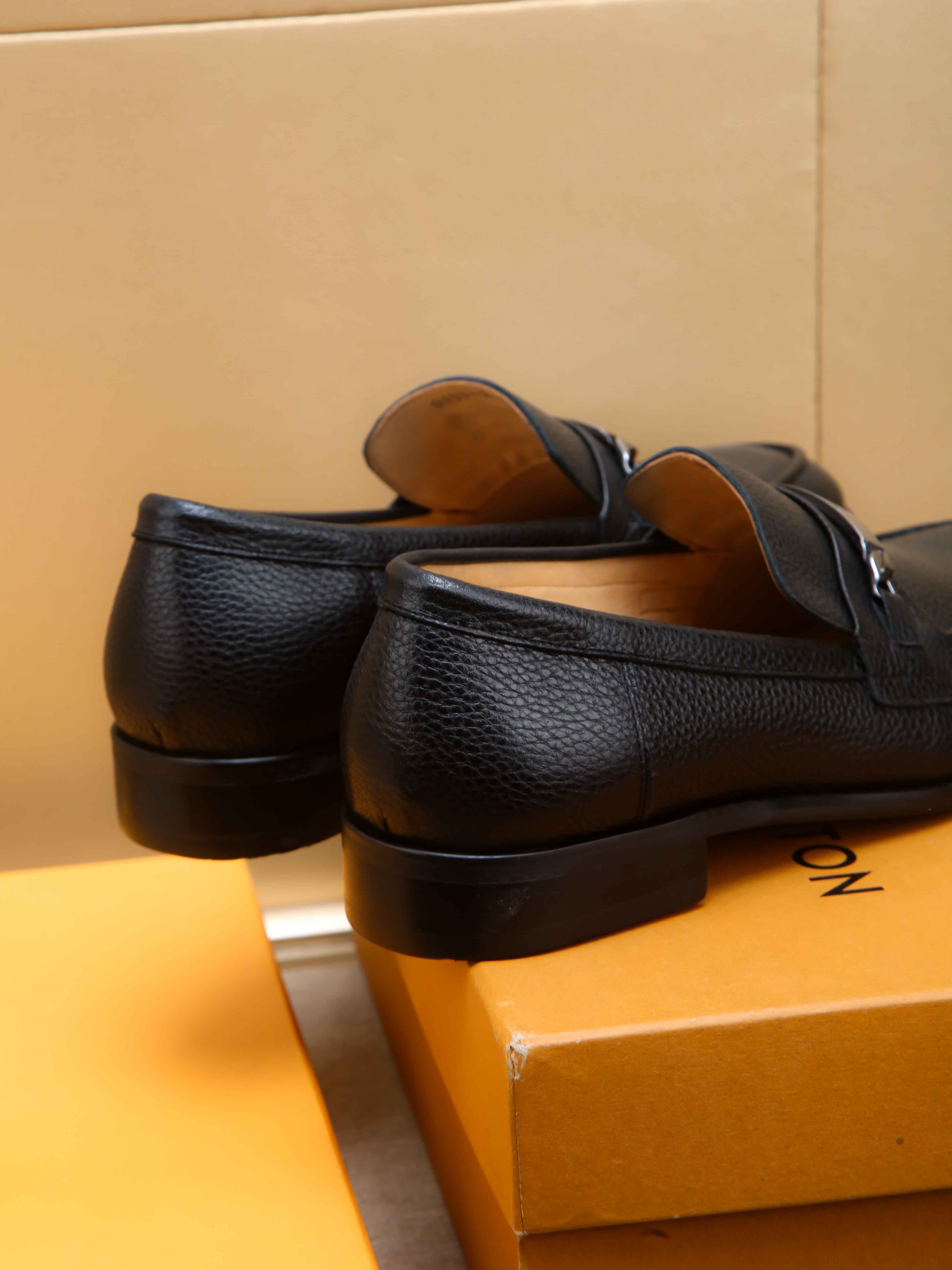 LV shoe