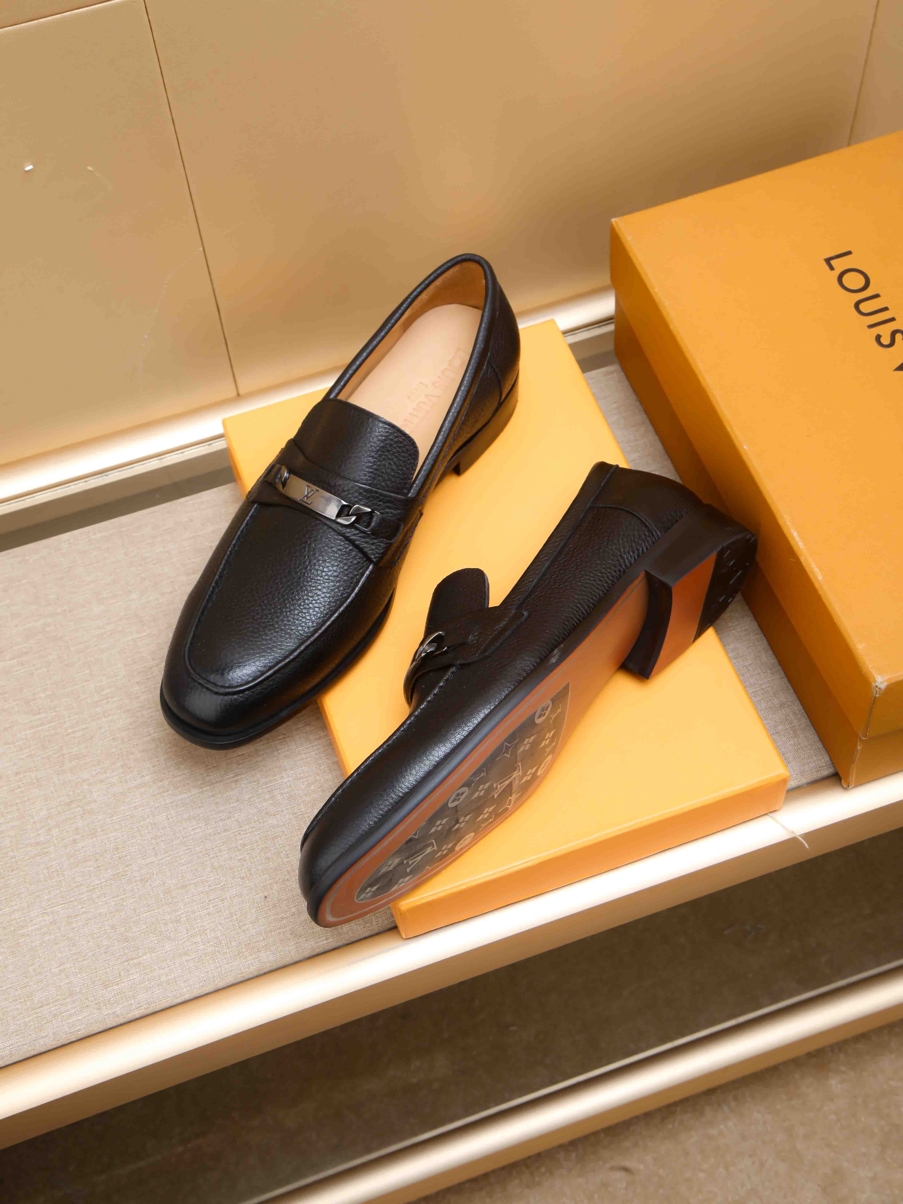 LV shoe