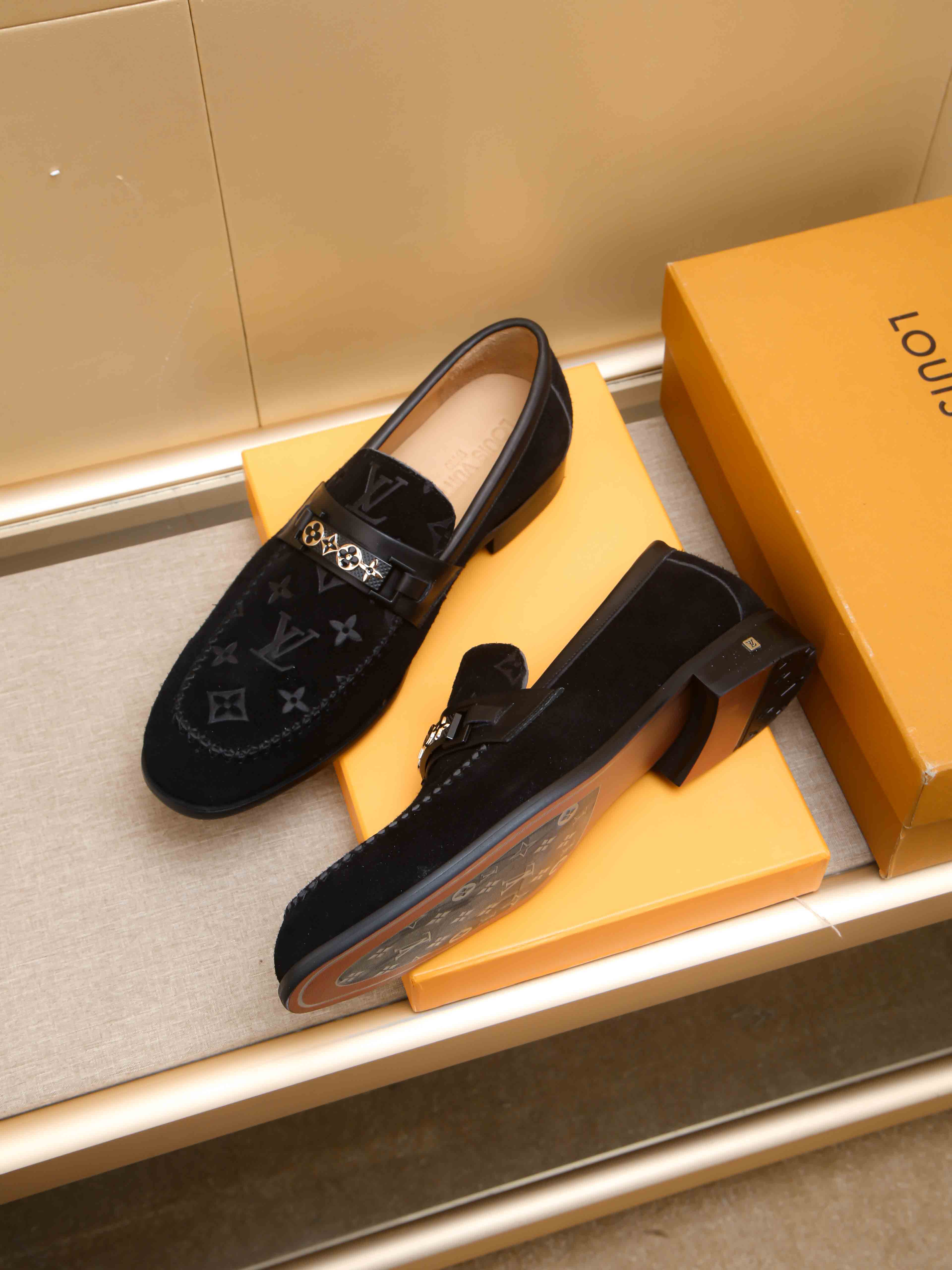 LV shoe