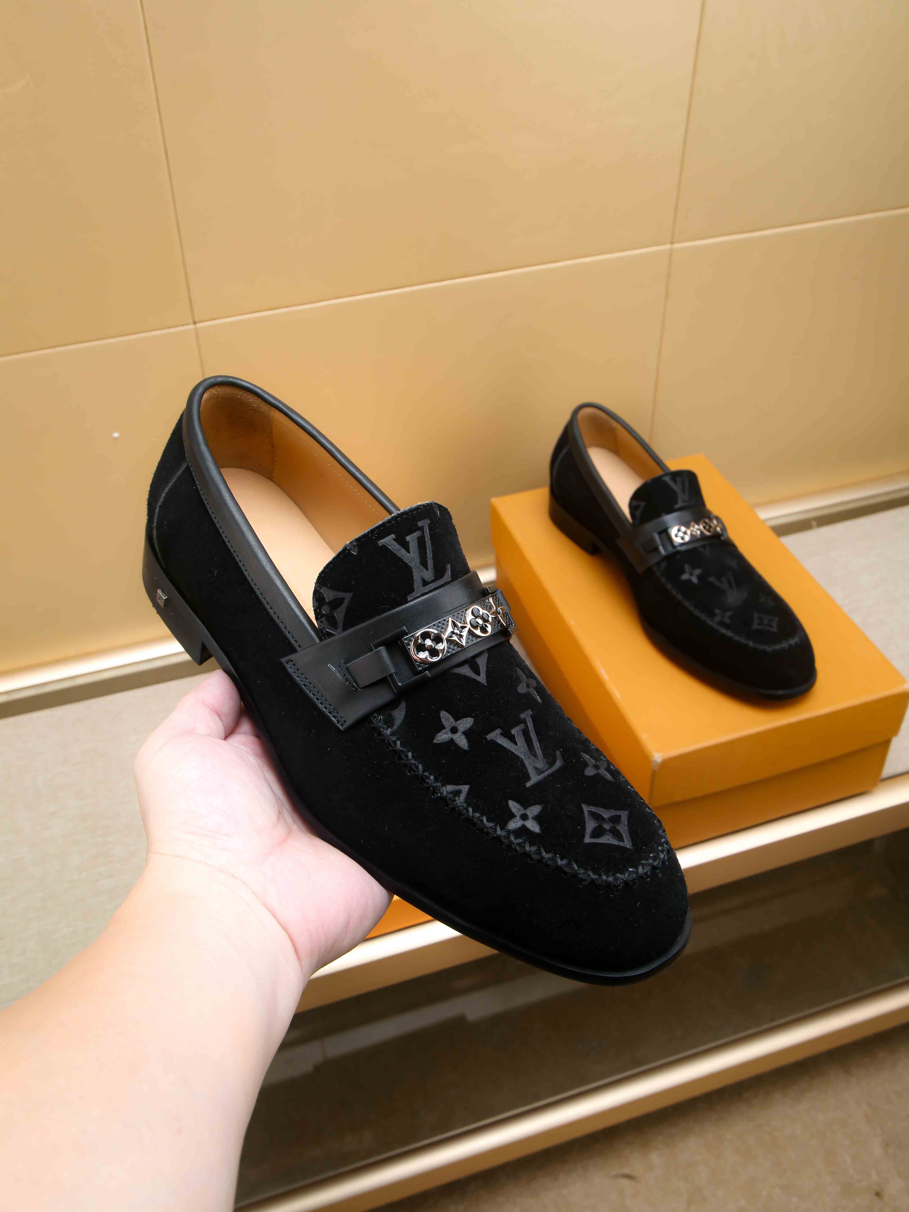 LV shoe