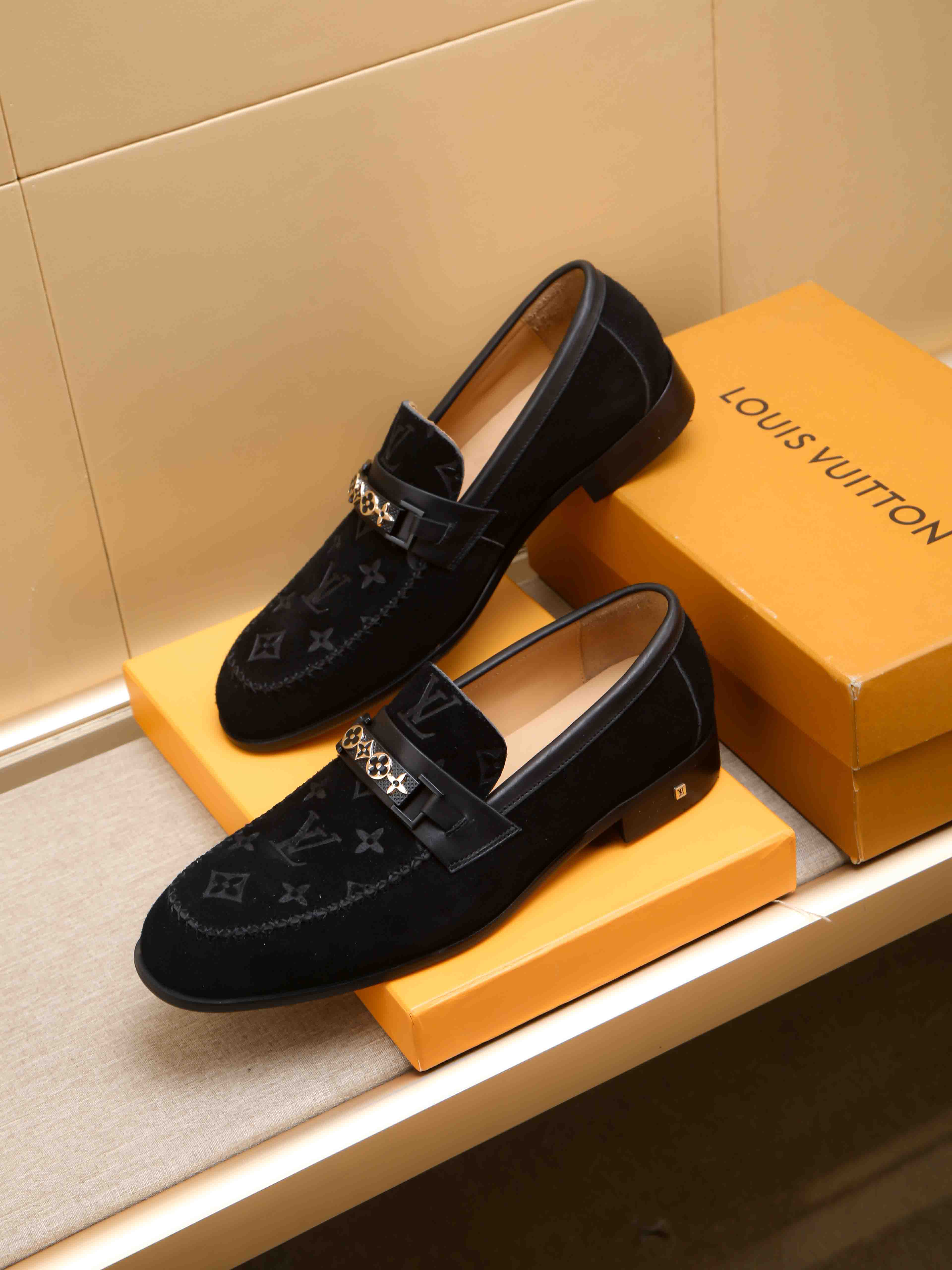 LV shoe