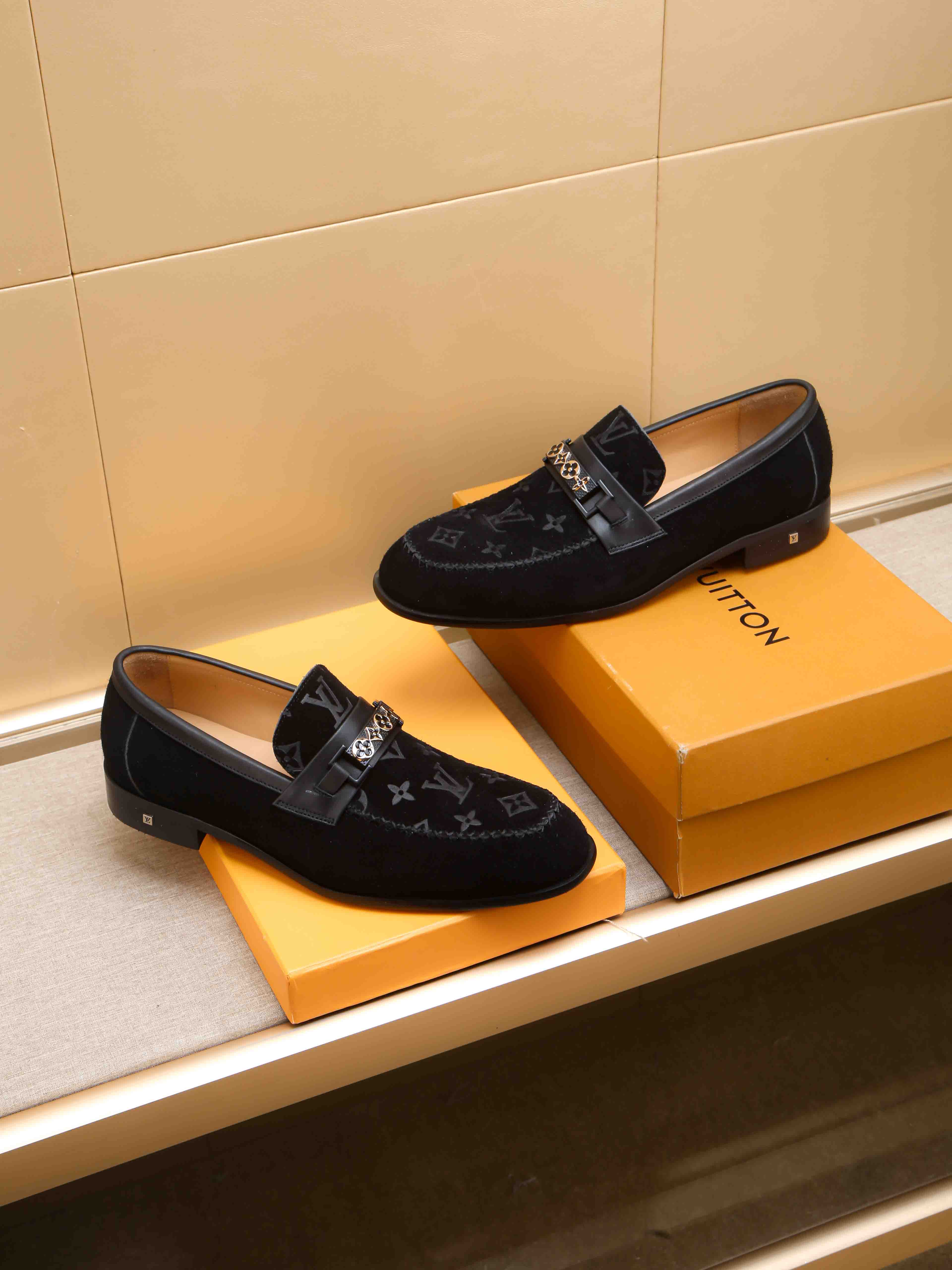 LV shoe