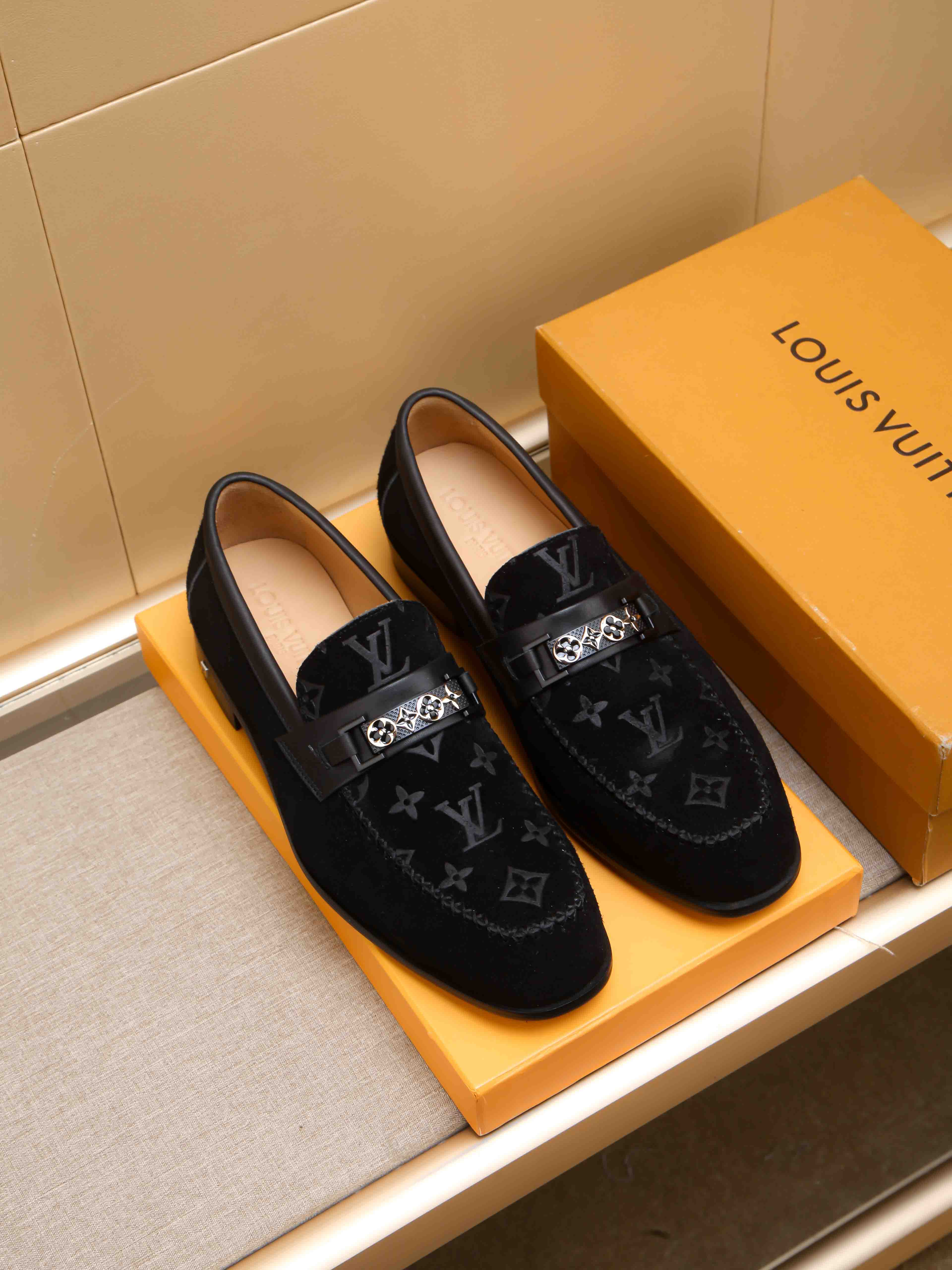 LV shoe
