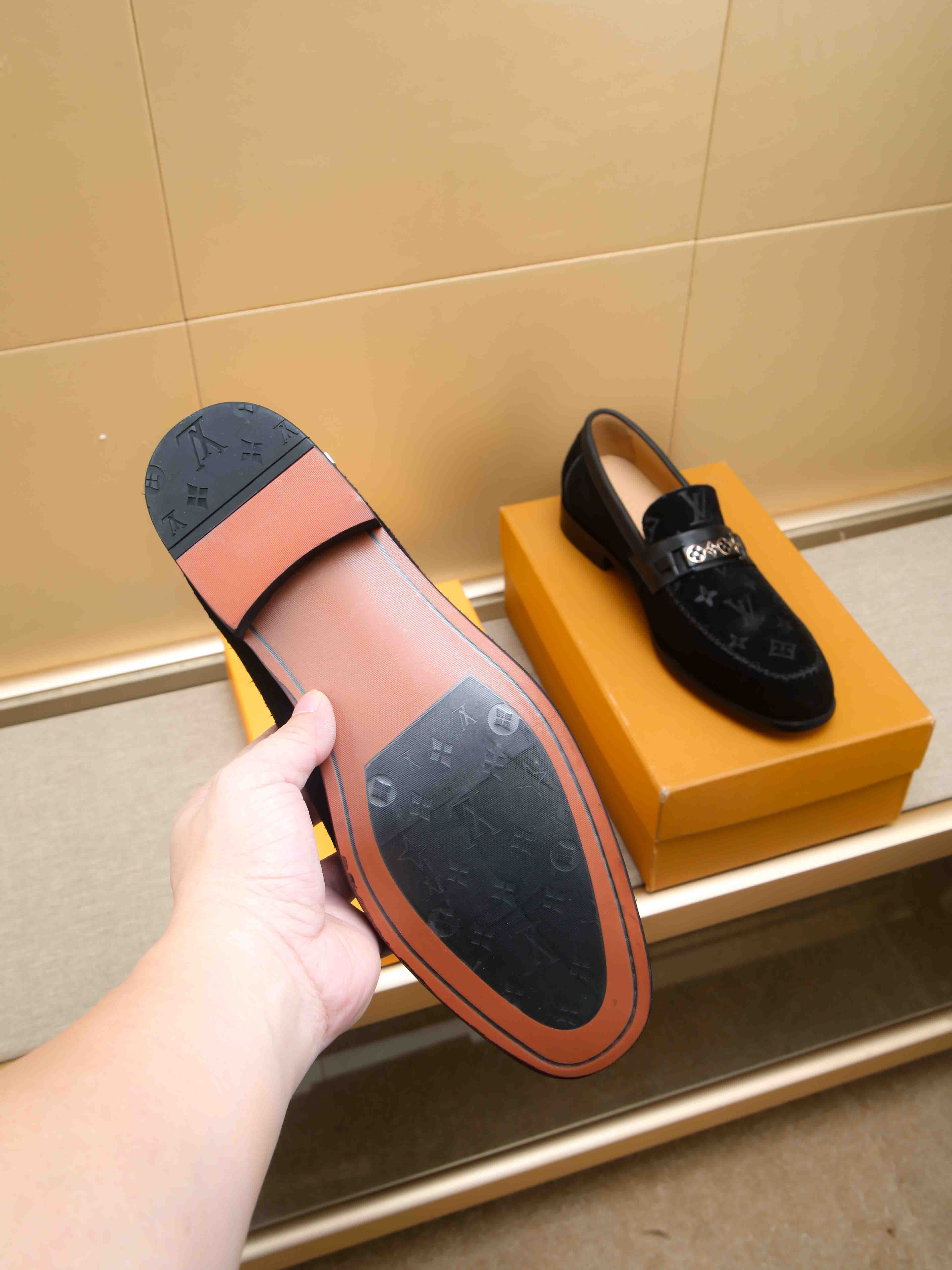LV shoe