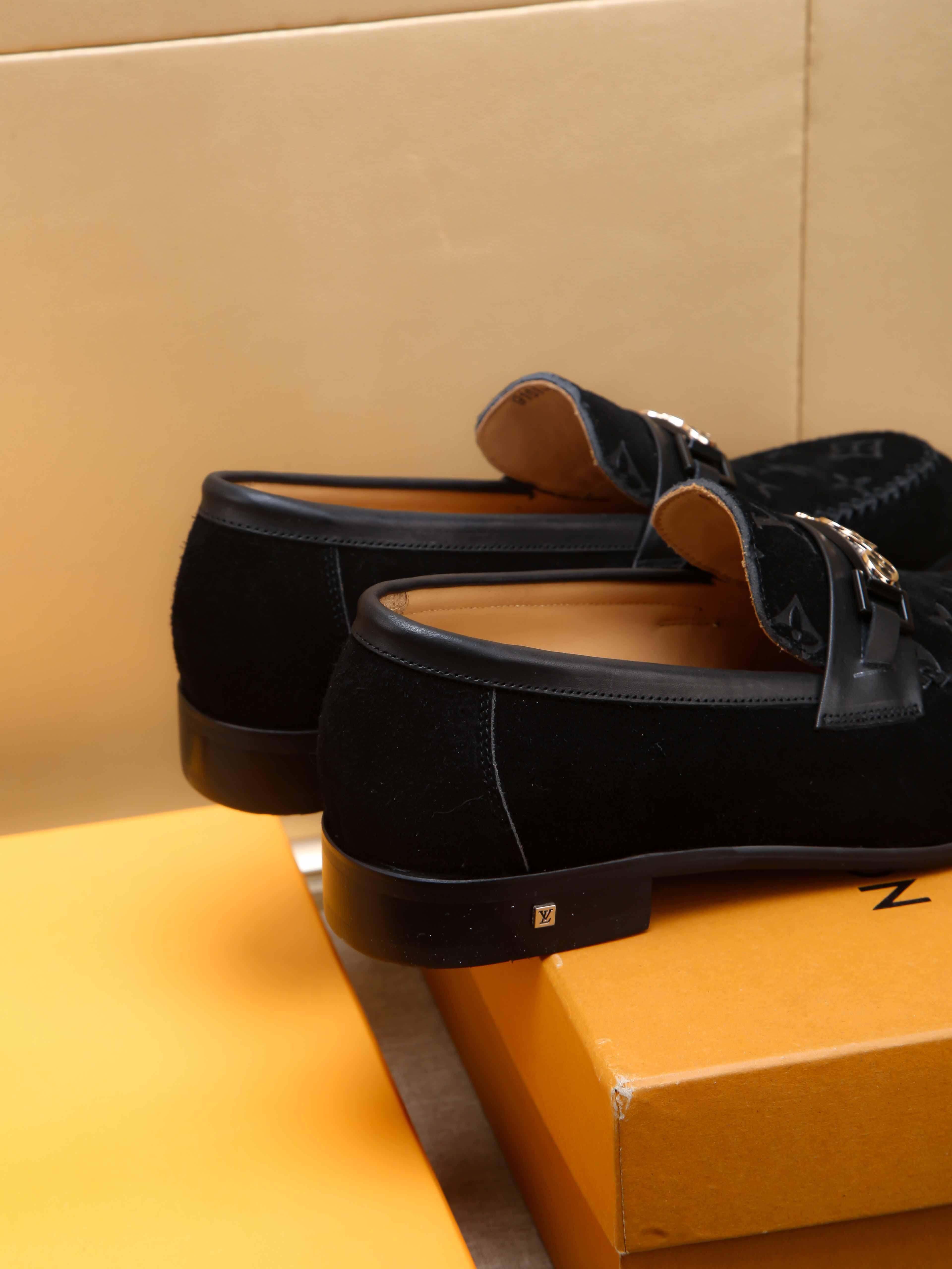 LV shoe