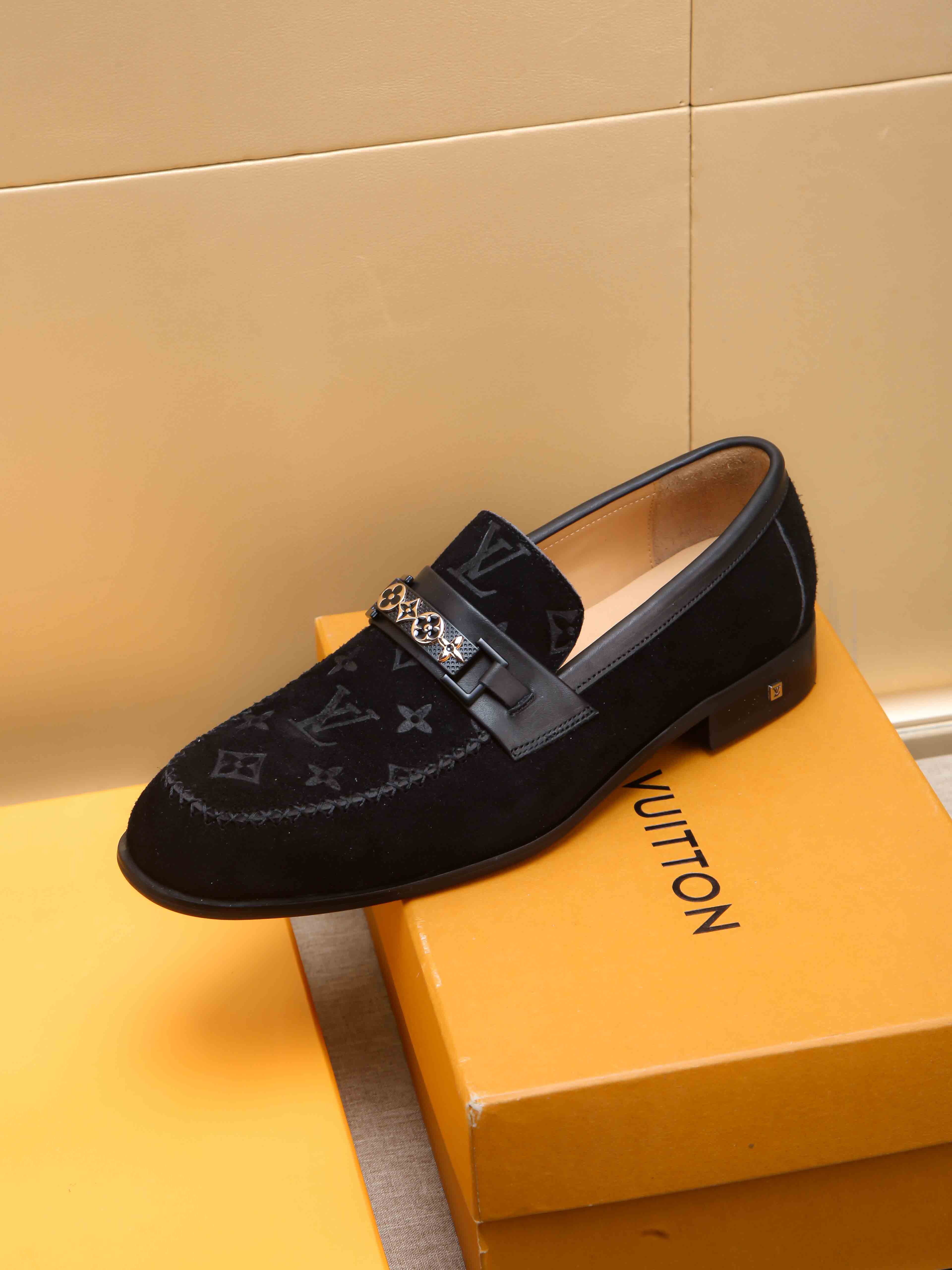 LV shoe
