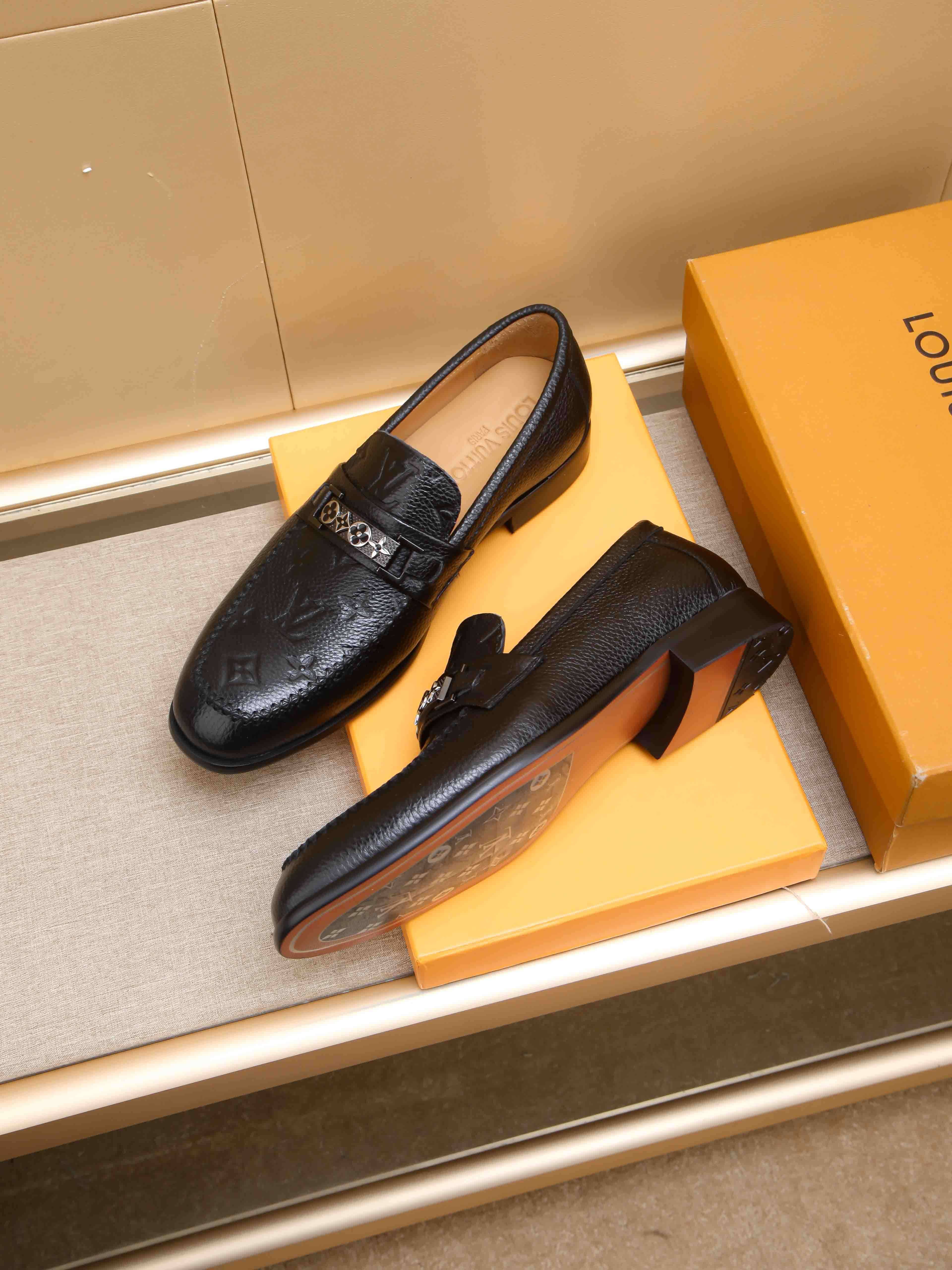 LV shoe