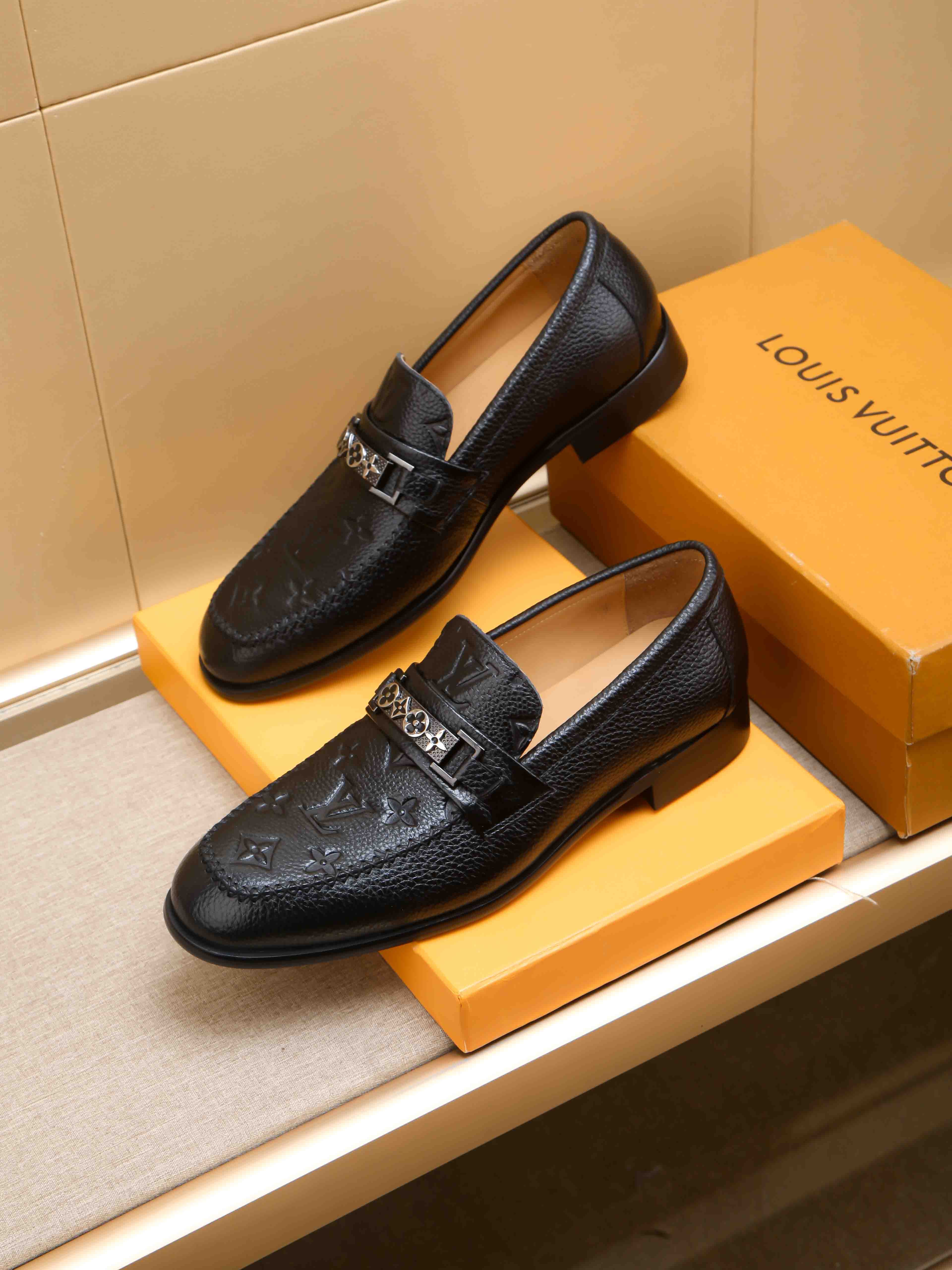 LV shoe