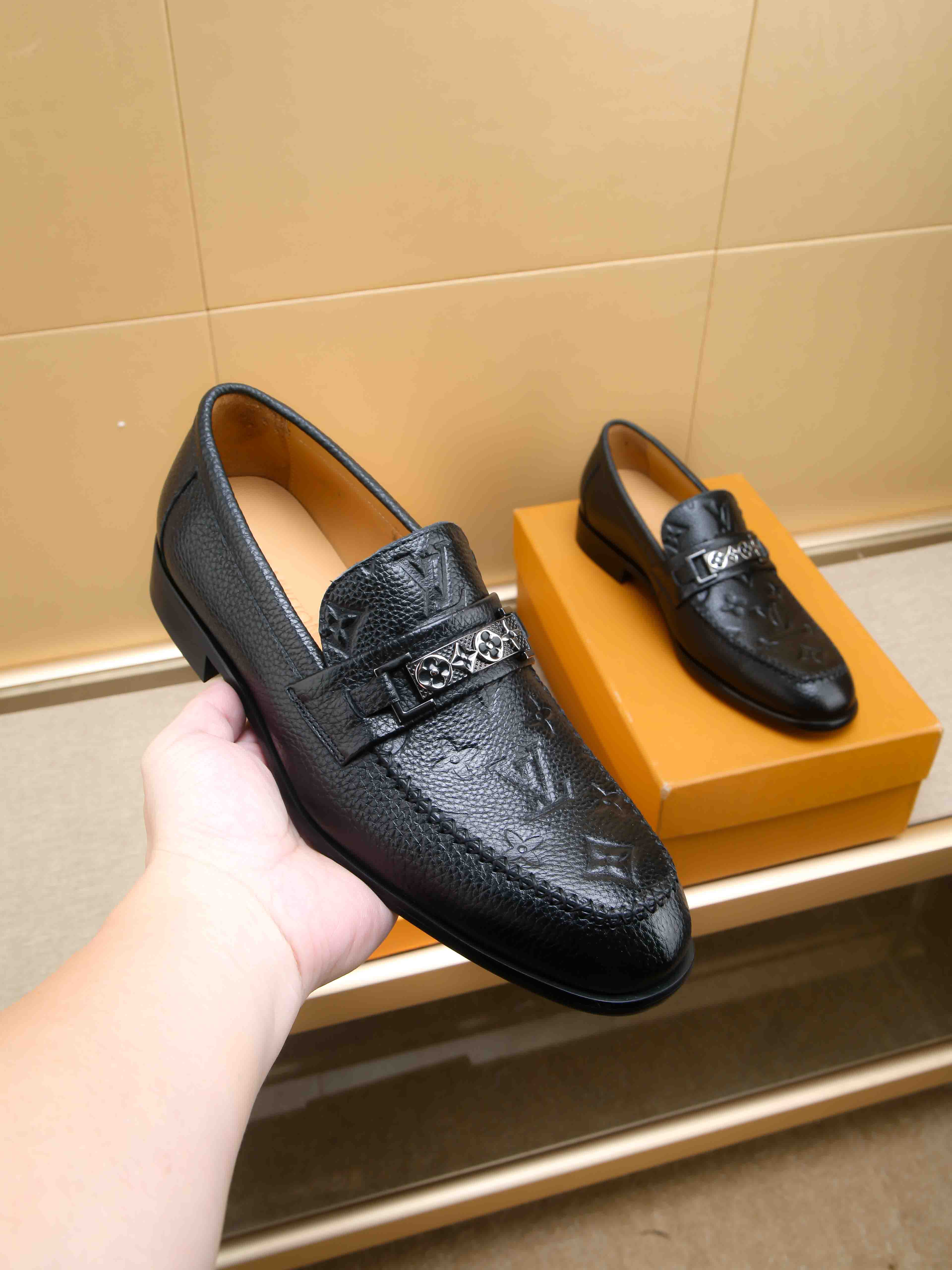 LV shoe